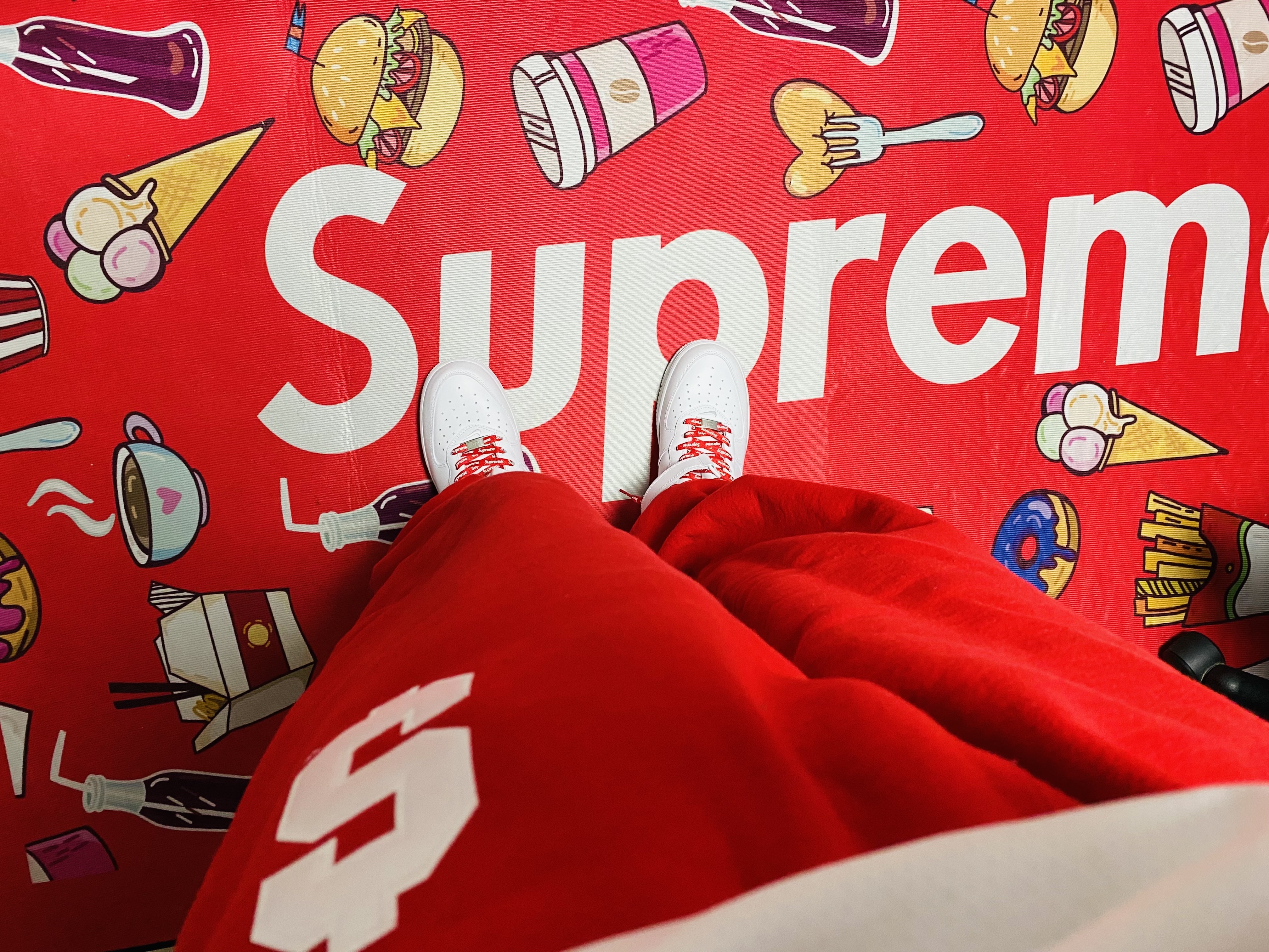 Nike x Supreme Air Force 1 Mid White, Supreme $ Sweatpant Red - 24SS 착용 스타일 - 2