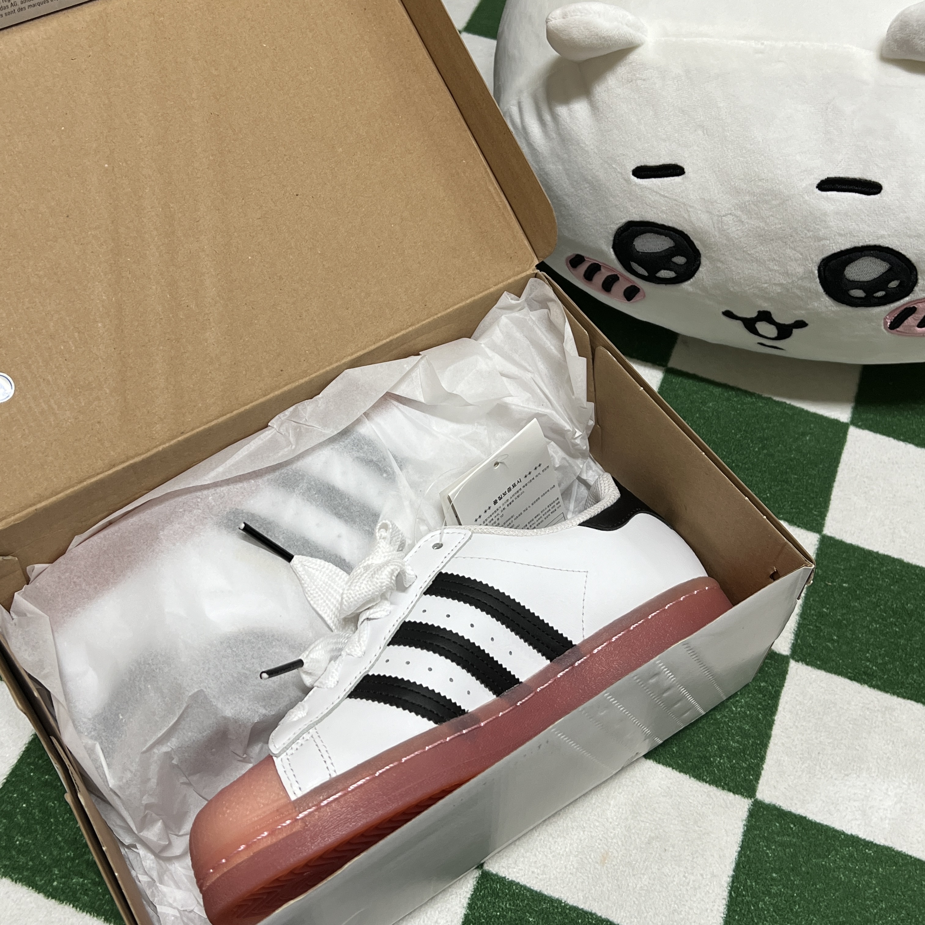 (W) Adidas Superstar White Black Shock Purple 착용 스타일
