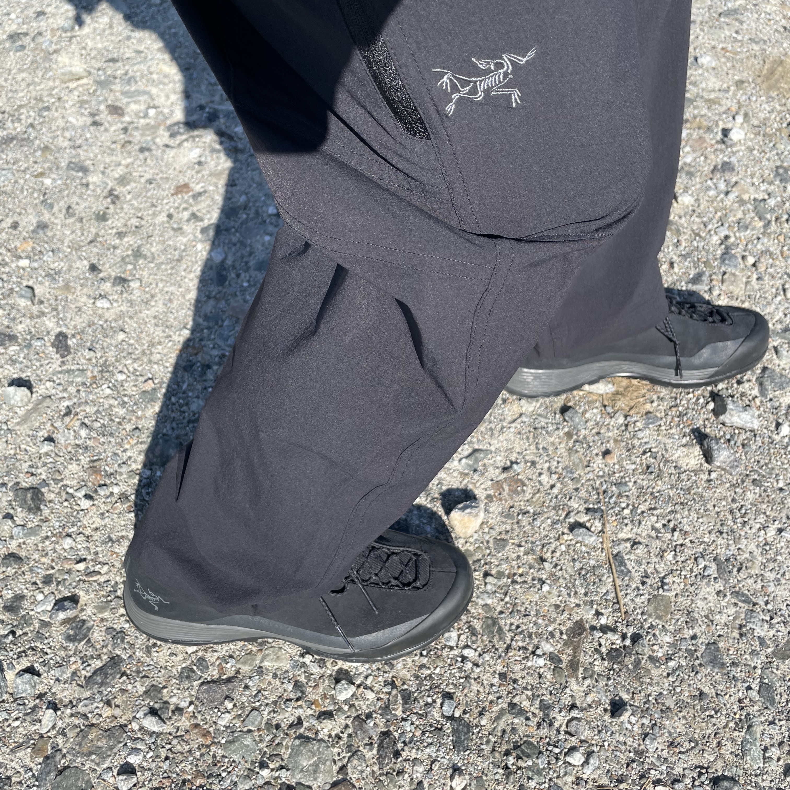 Arc'teryx Cronin Cotton Pants Black, Arc'teryx Konseal FL 2 Leather GTX Black 착용 스타일