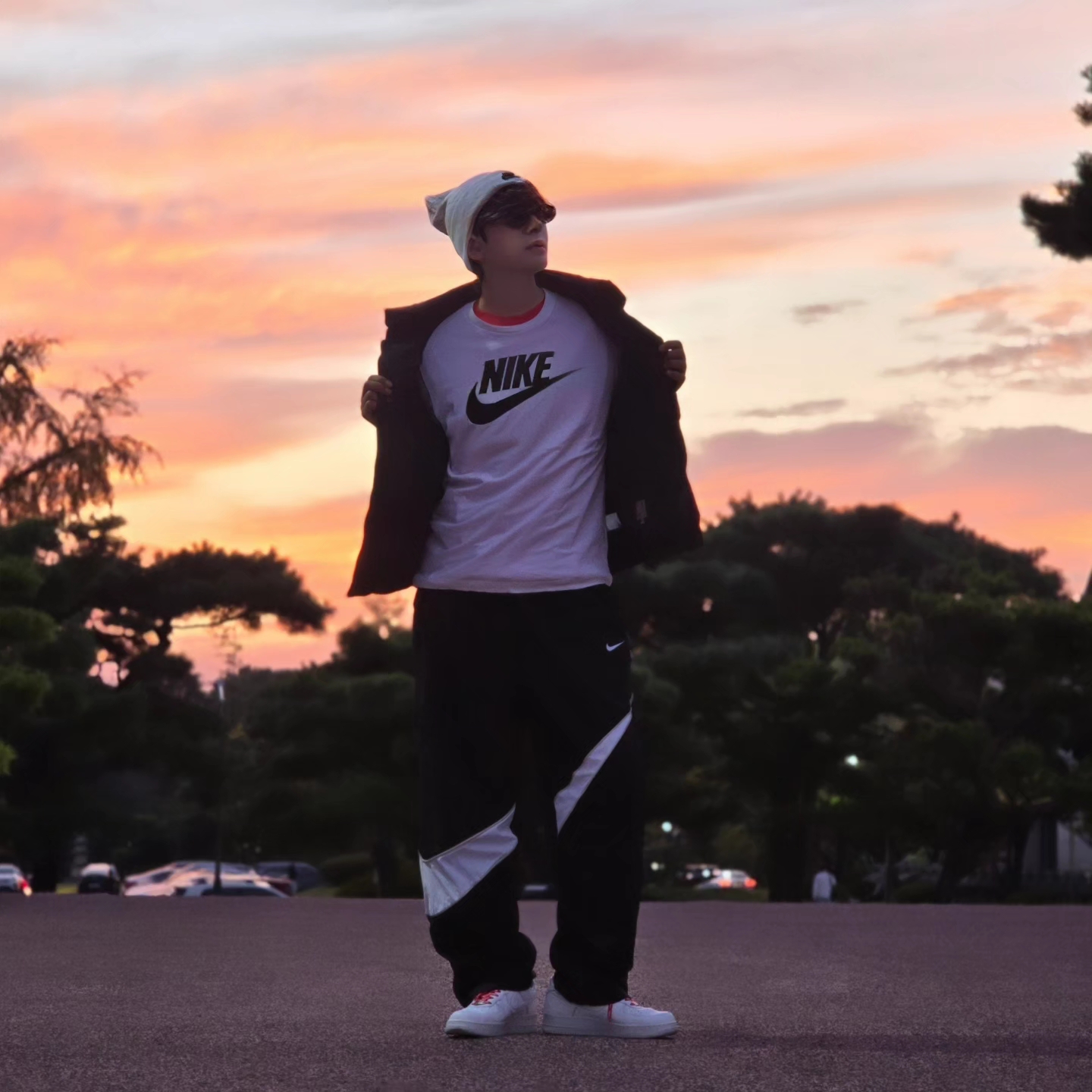 Nike NSW Utility Futura Beanie White, Nike NSW T-Shirt White - Asia 착용 스타일 - 8