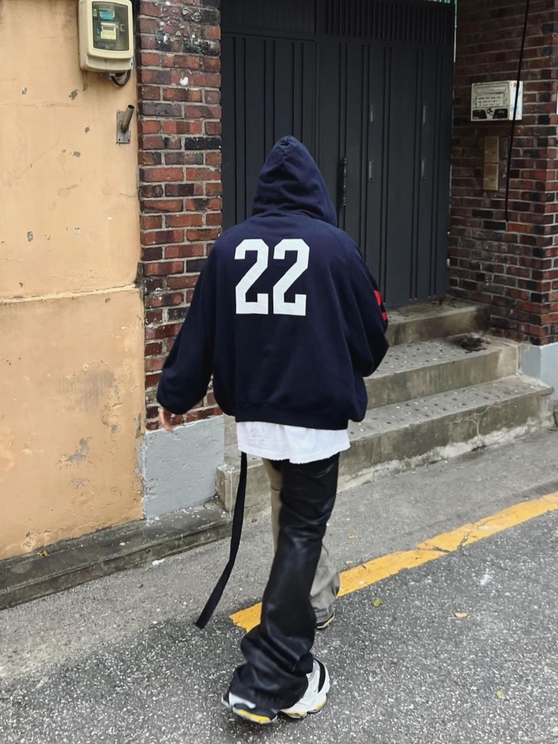 Balenciaga Cargo Sneakers Grey Black Yellow, Balenciaga Paris Logo 22 Zip-Up Hoodie Dark Navy 착용 스타일