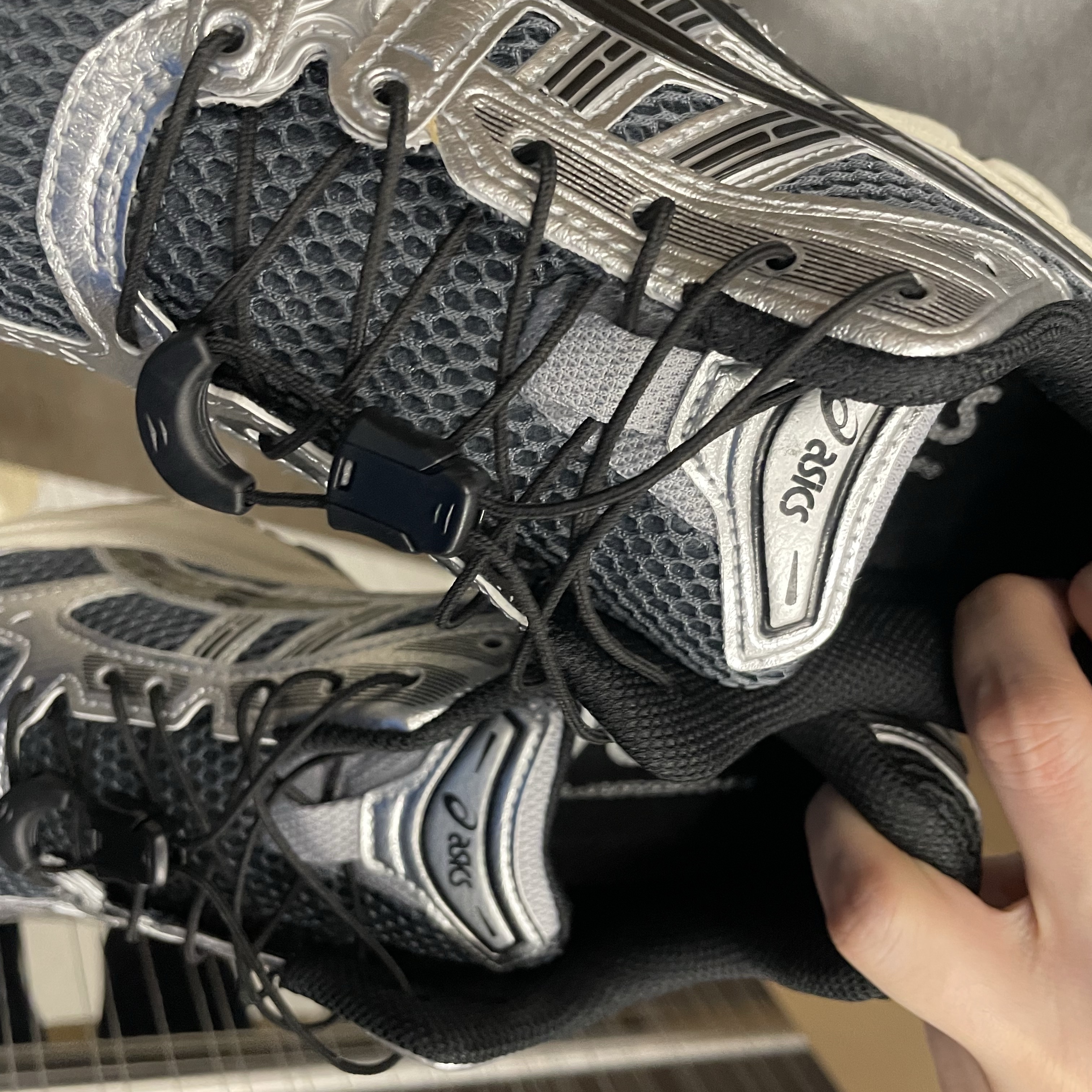 Asics Unlimited Gel-Kayano 14 Carrier Grey Black 착용 스타일