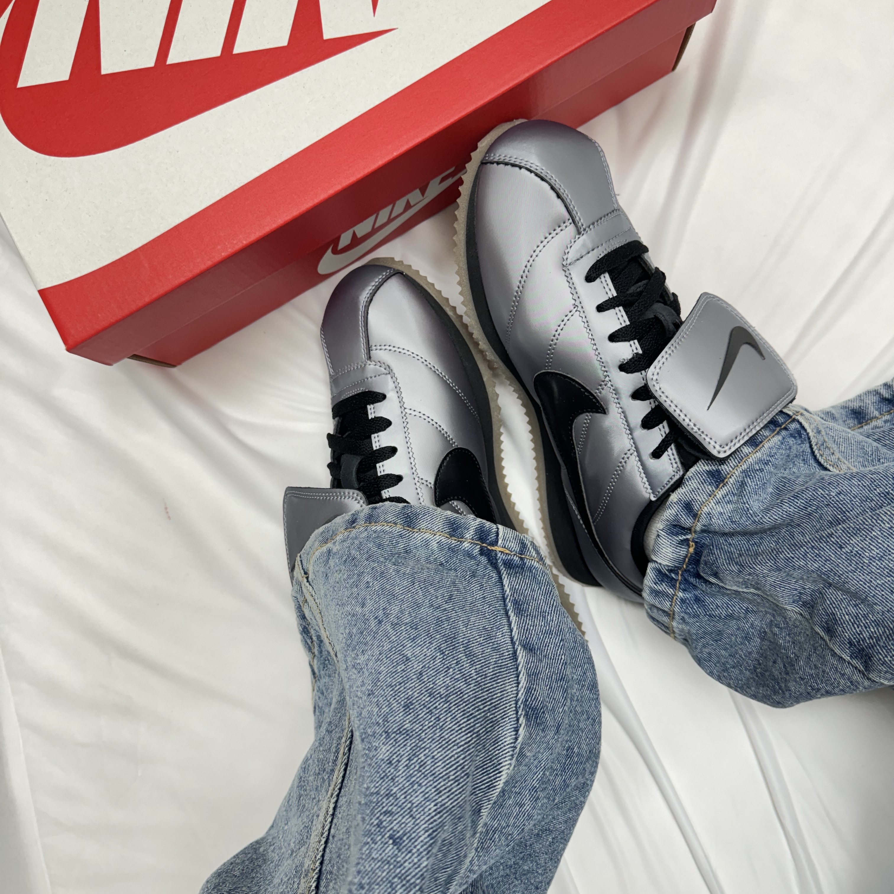 Nike Cortez Leather SE Metallic Cool Grey Black 착용 스타일 - 1