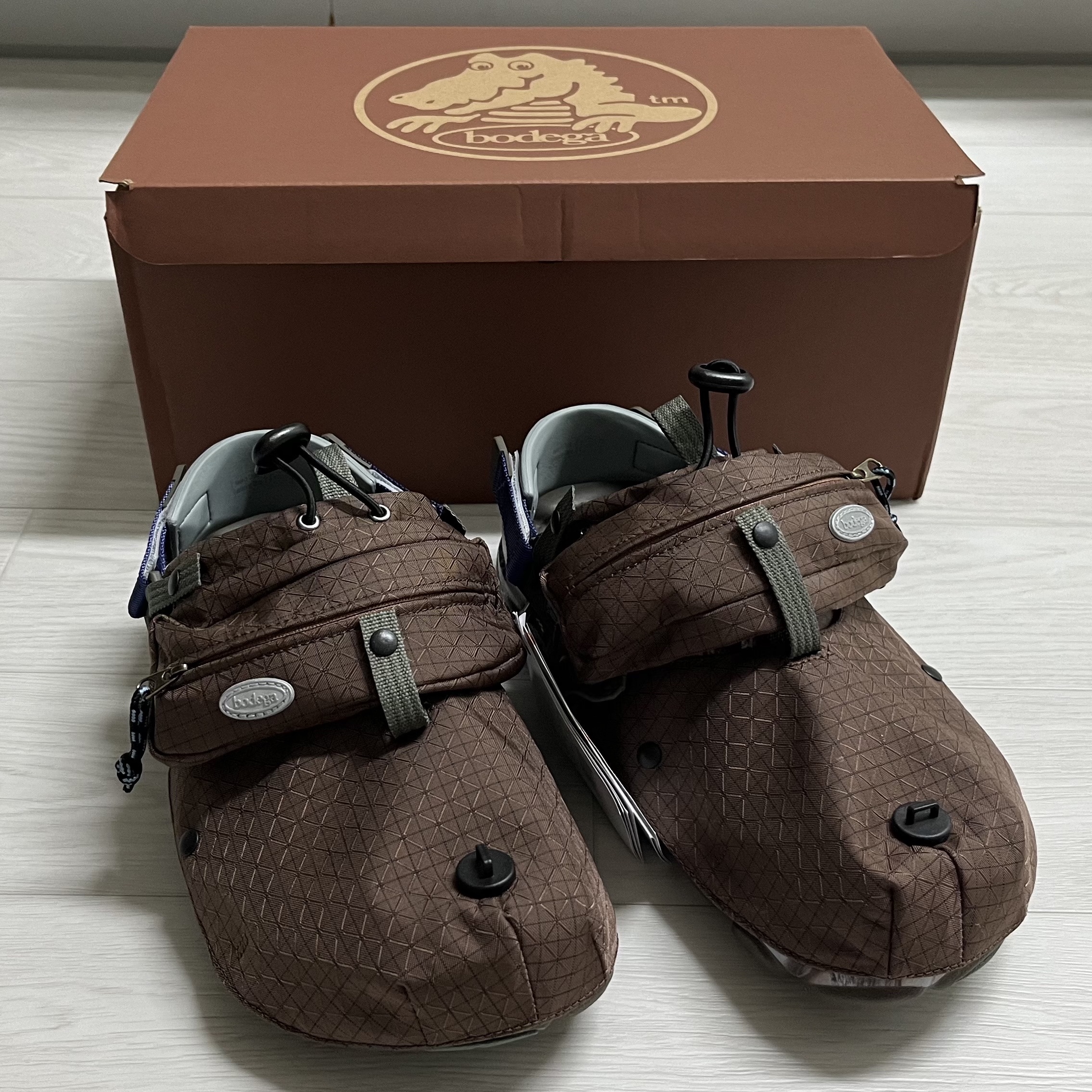 Crocs x Bodega All Terrain Clog 2.0 Nict-Tech Rustic Sedona 착용 스타일 - 2