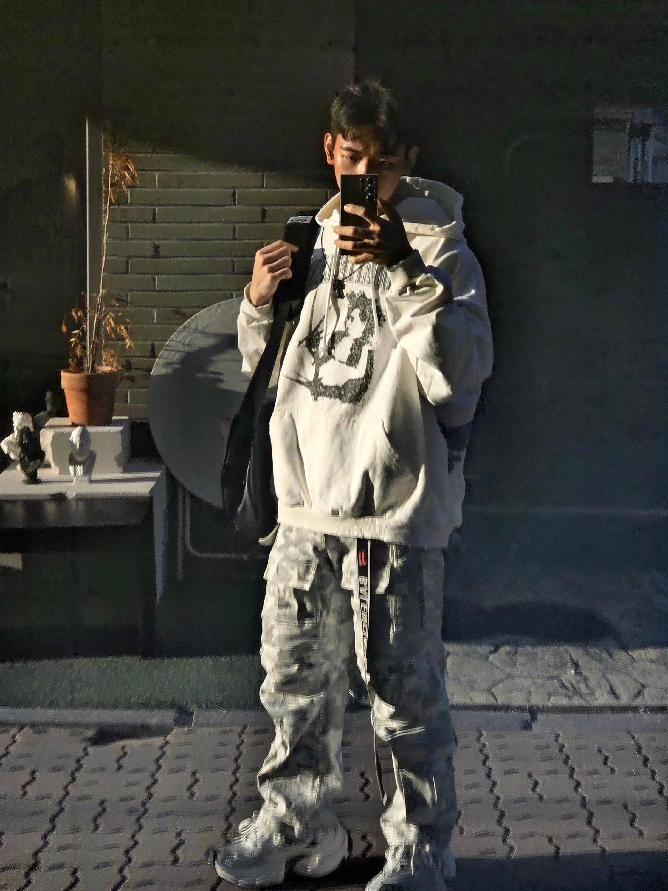 Farfromwhat Far Camo Cargo Pants White, Balenciaga D Ring Belt Grey Red 착용 스타일