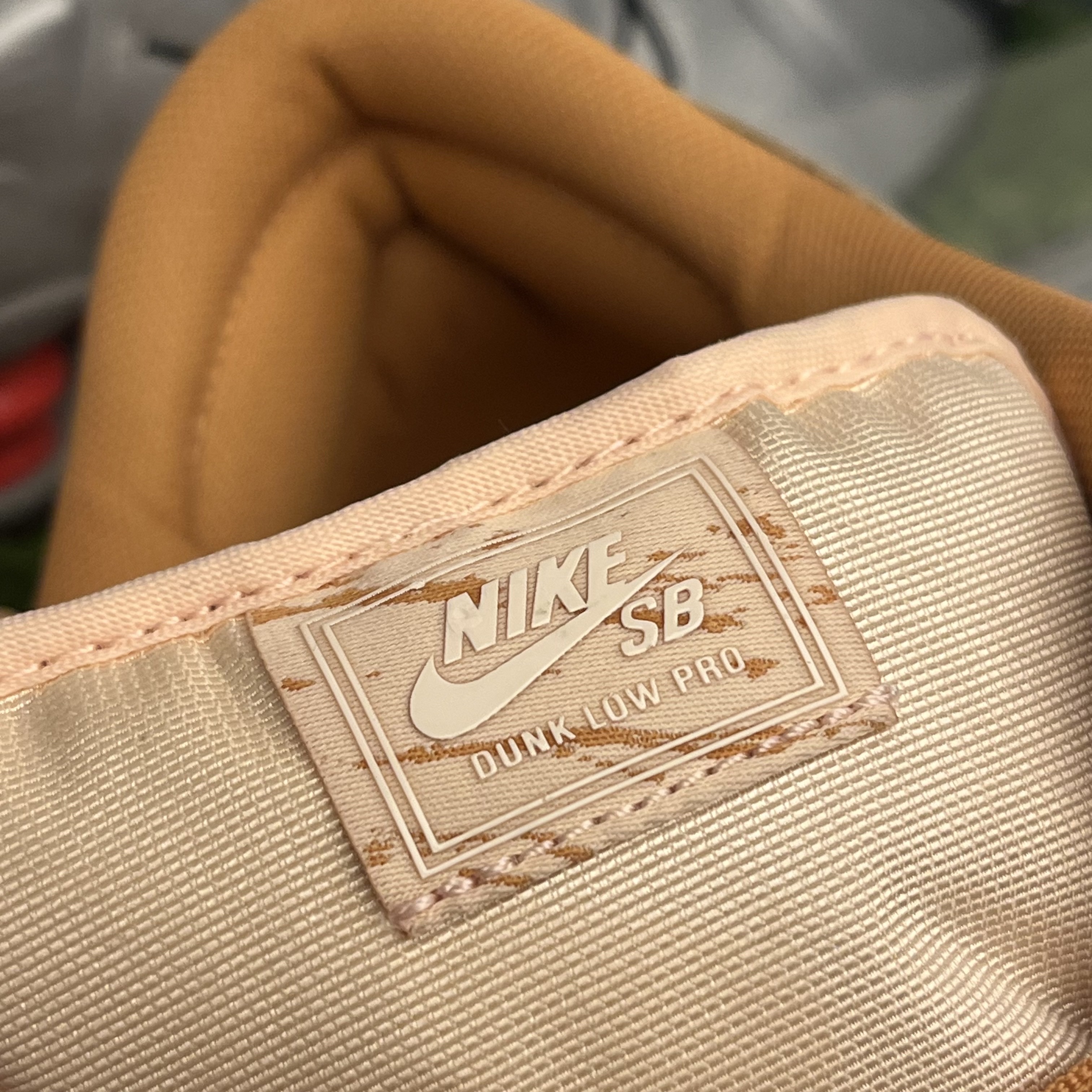 Nike SB Dunk Low Pro Crimson Tint and Amber Brown 착용 스타일 - 3