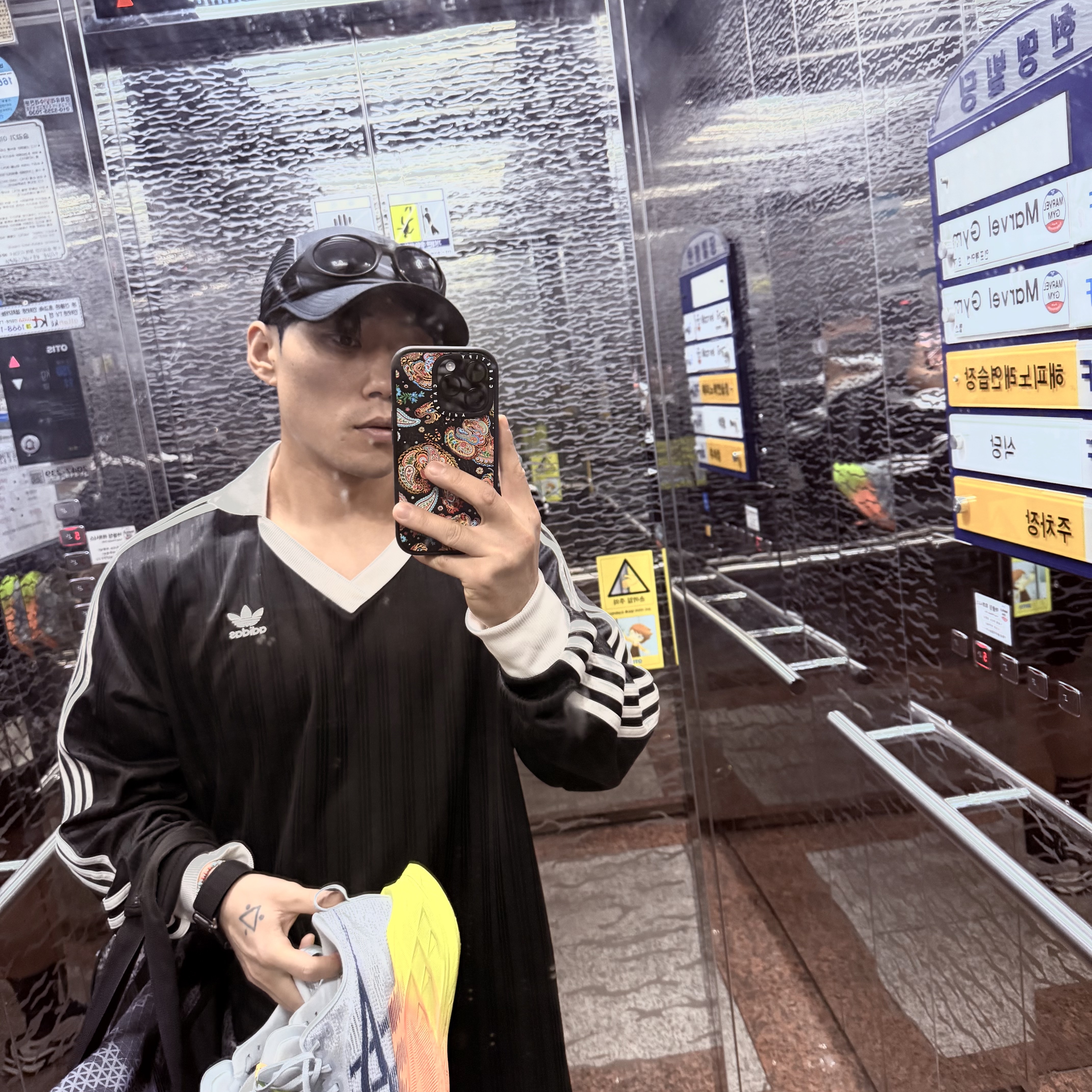 Hermes Clic HH Bracelet Palladium & Noir Mat, Oakley Eye Jacket Redux Matte Black Frame Prizm Grey Lenses High Bridge Fit 착용 스타일 - 2