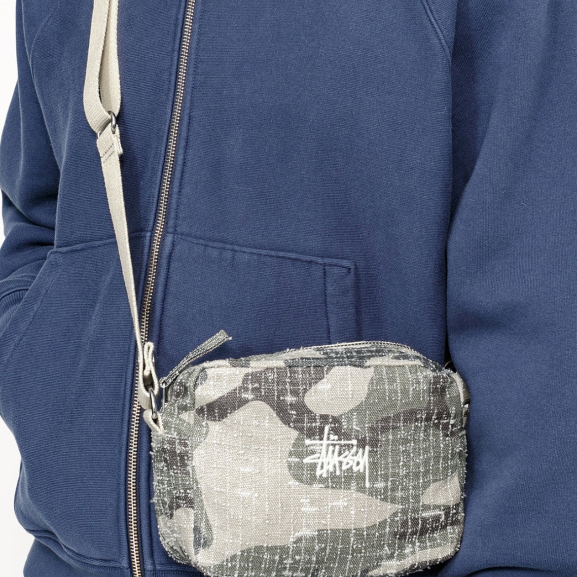 Stussy Needle Punch Side Pouch Camo 착용 스타일 - 2