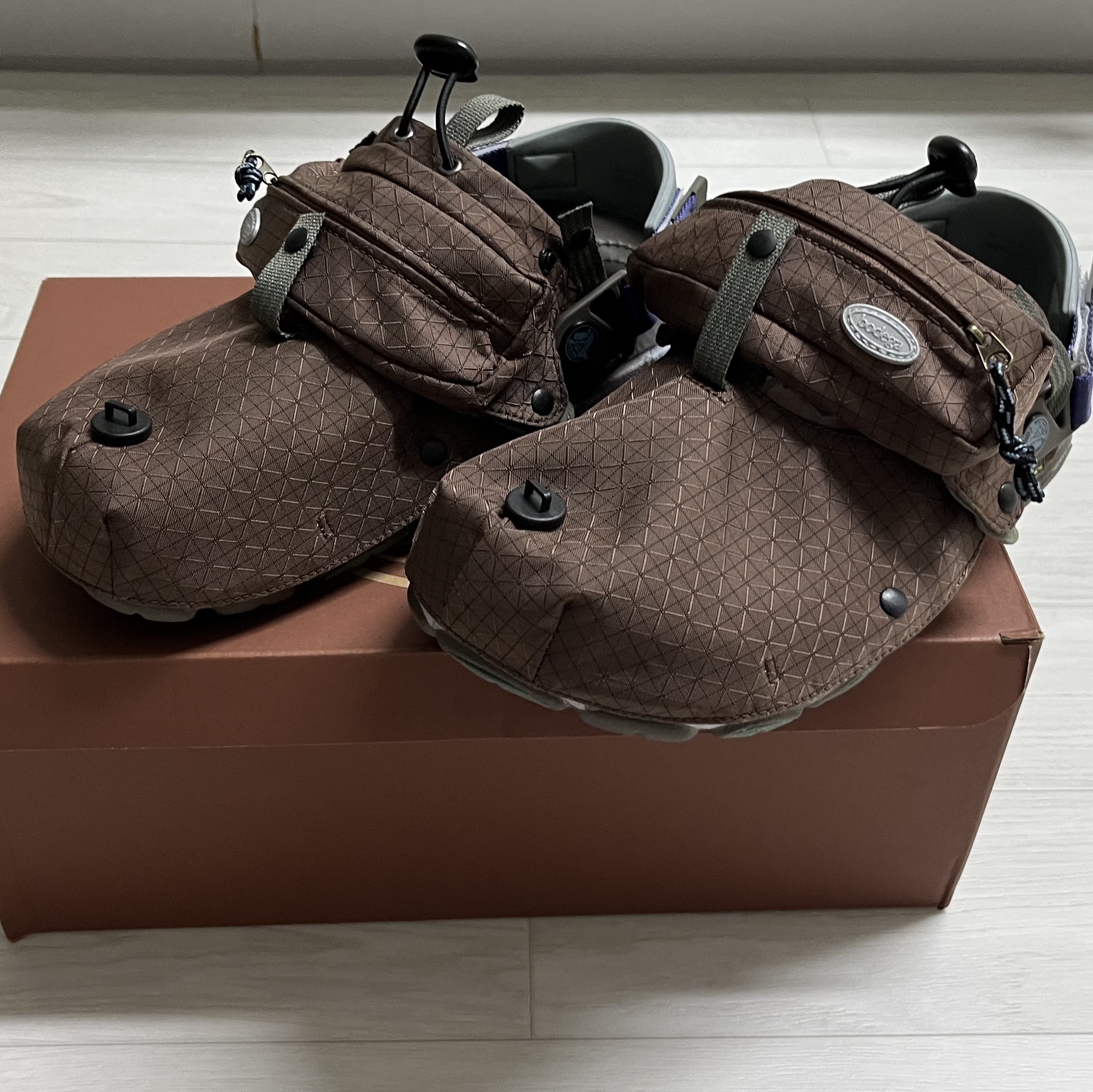 Crocs x Bodega All Terrain Clog 2.0 Nict-Tech Rustic Sedona 착용 스타일 - 5