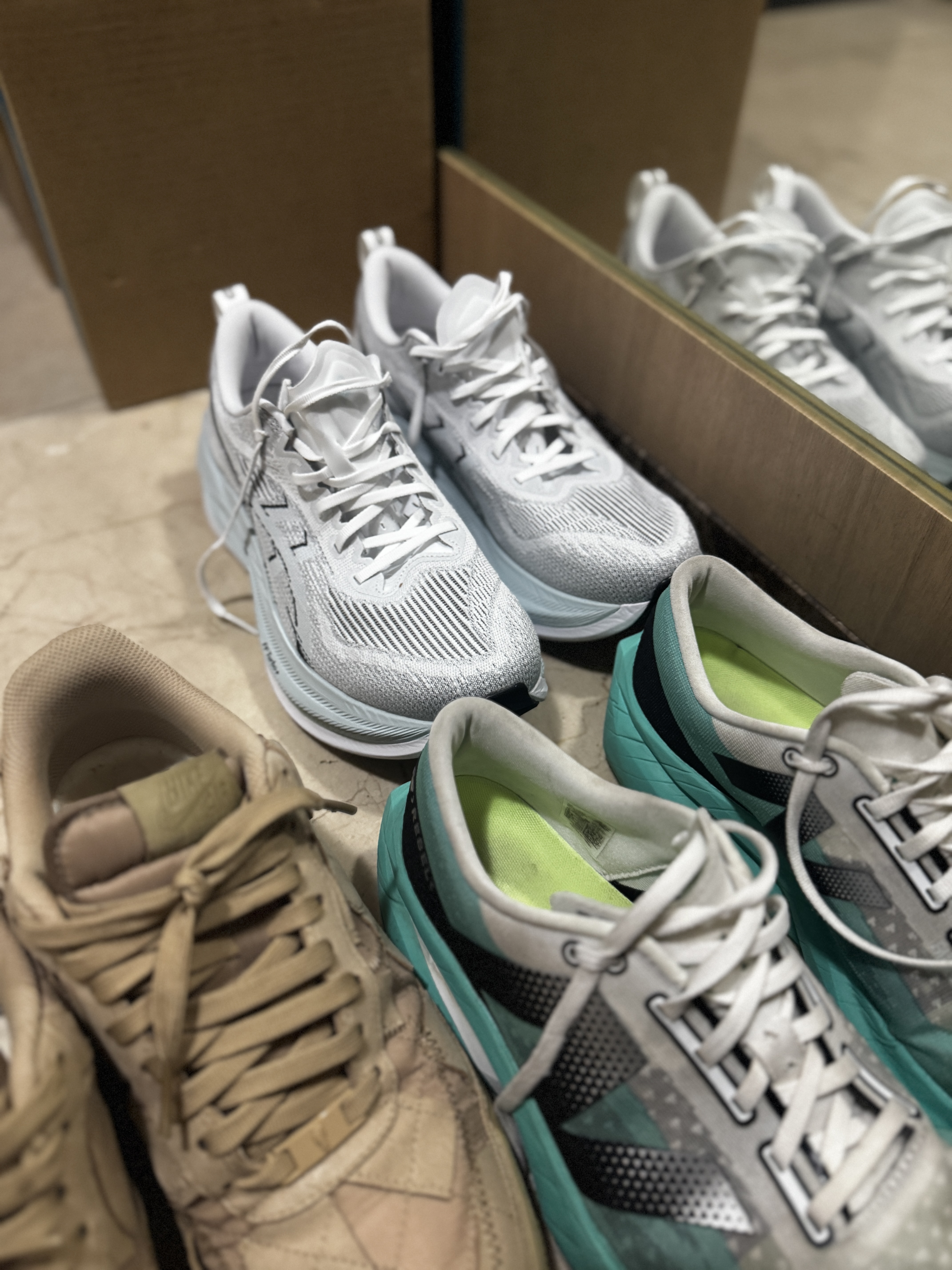 Asics Superblast 2 White Cool Grey 착용 스타일 - 2