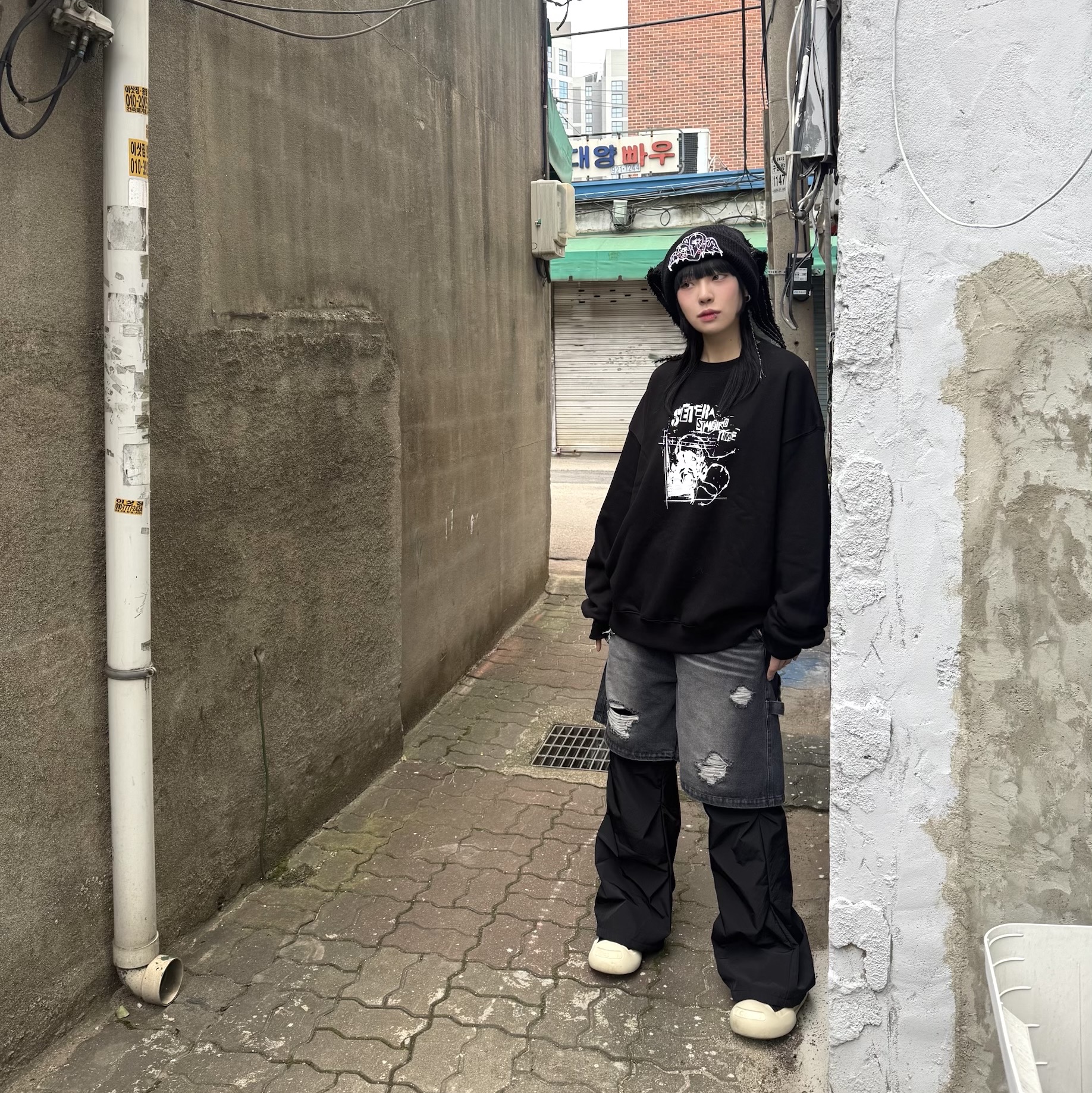 Flavorism Hybrid Layered Denim Track Pants (TP0056) Black 착용 스타일 - 3