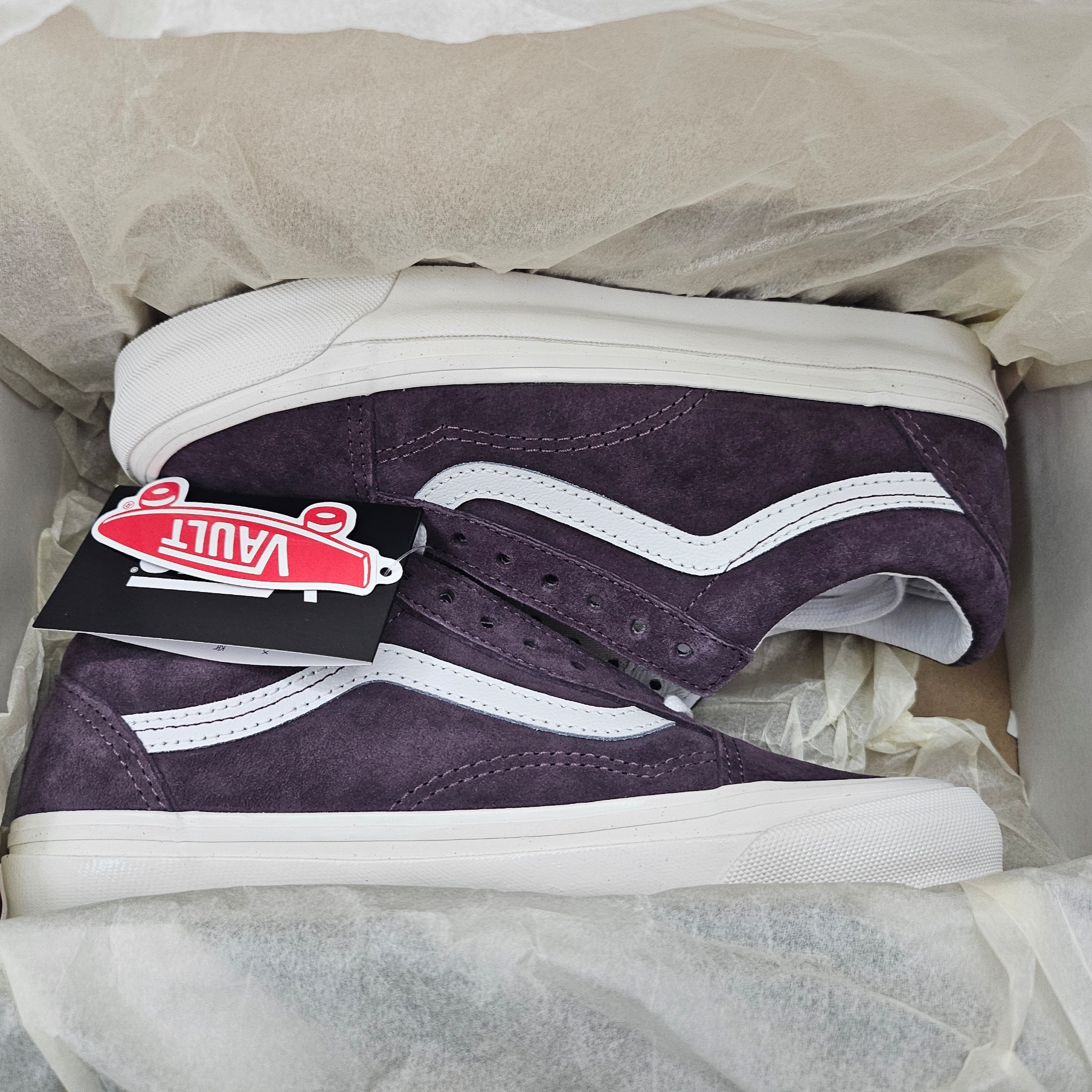 Vans Vault OG Old Skool LX Pig Suede Wine 착용 스타일