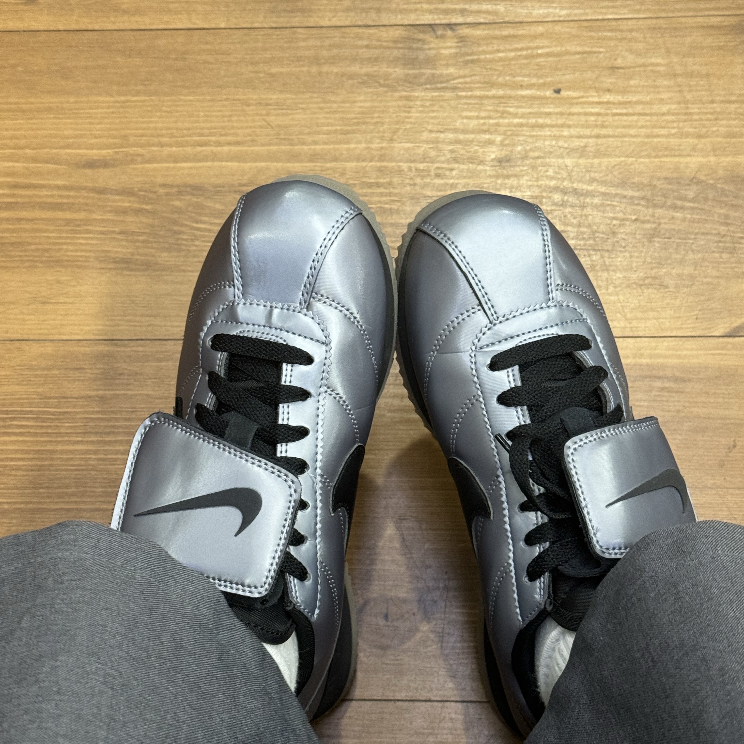Nike Cortez Leather SE Metallic Cool Grey Black 착용 스타일 - 2