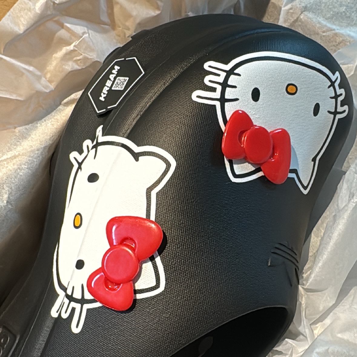 (W) Adidas x Hello Kitty Adifom Stan Smith Mules Core Black Red Cloud White 착용 스타일