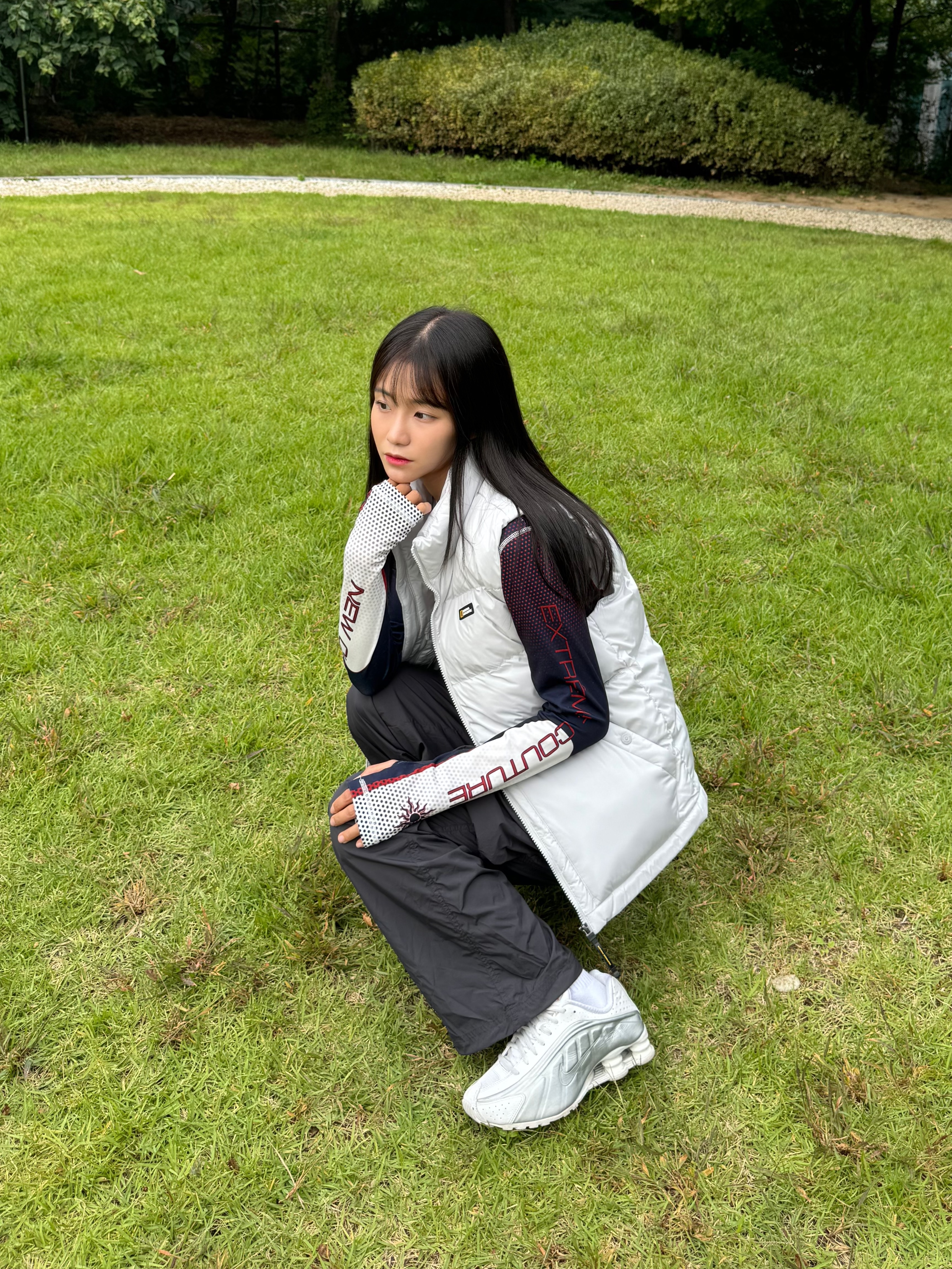 (W) Nike Shox R4 White Metallic Silver 착용 스타일 - 2