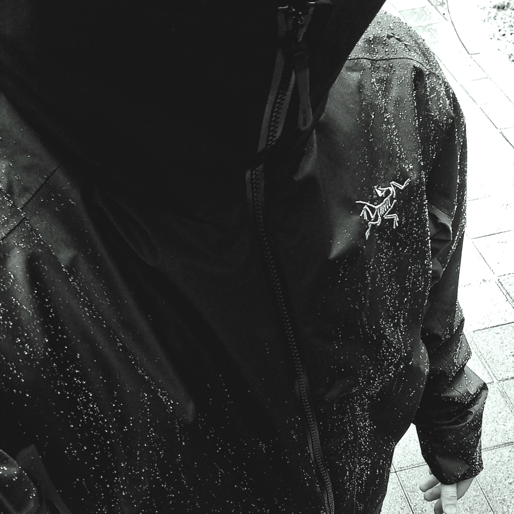 Arc'teryx Solano Insulated Hoody Black Graphite, Arc'teryx Gore 5 Panel Cap Black 착용 스타일 - 3