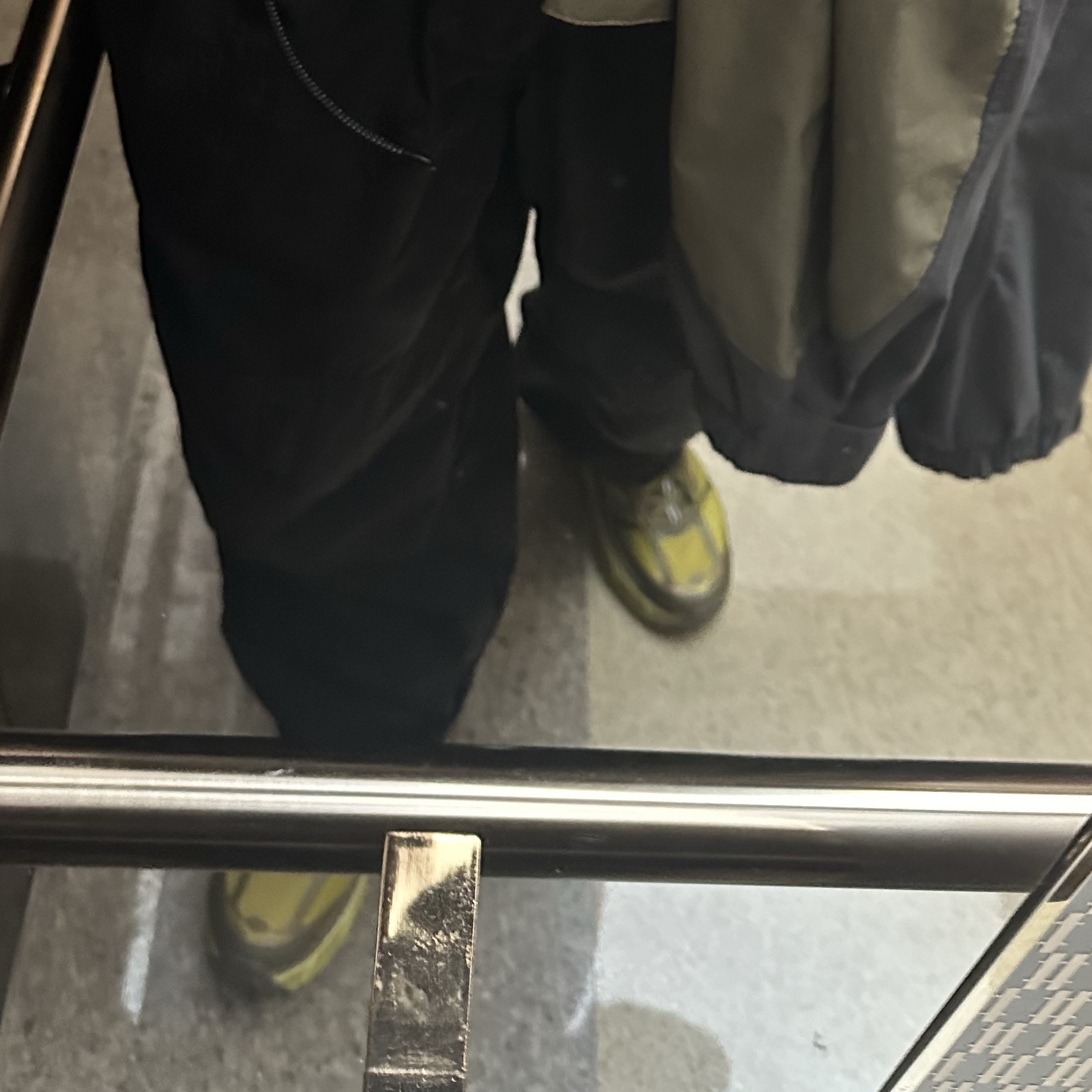 Hoka Mafate Speed 2 Dark Olive Golden Lichen 착용 스타일
