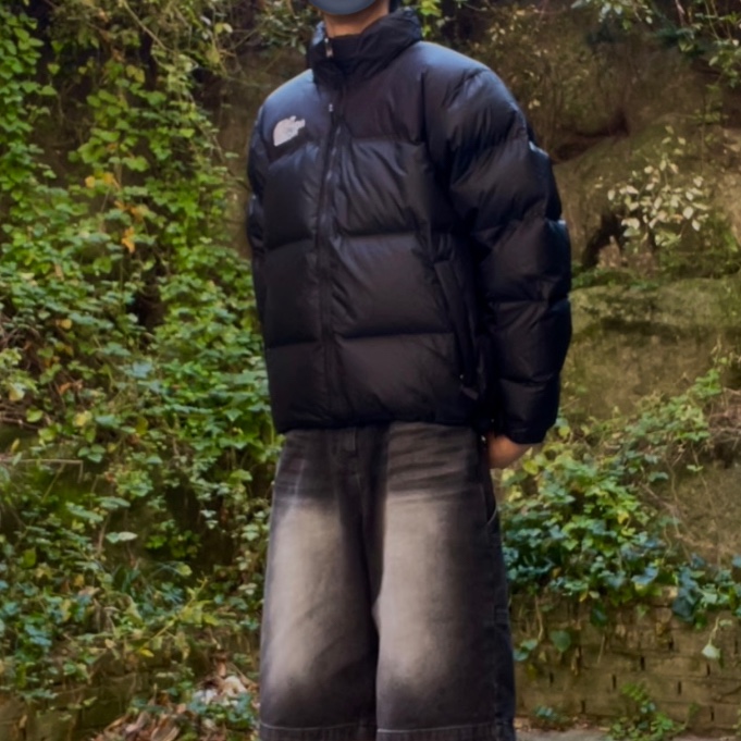 The North Face 1996 Retro Nuptse Down Jacket TNF Black 착용 스타일 - 3