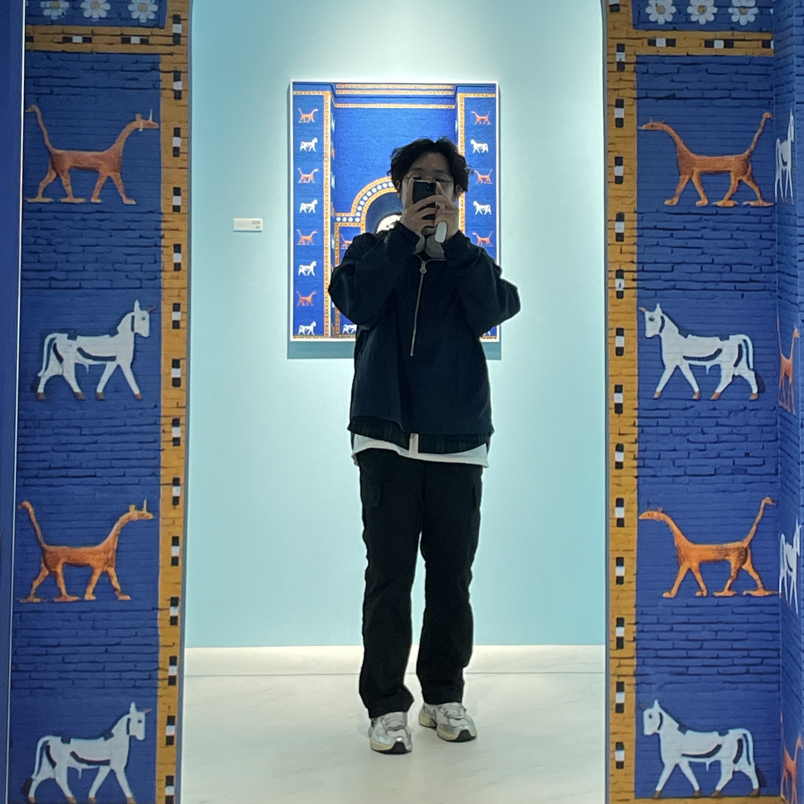 Nike V2K Run Summit White Metallic Silver, Nike x Kim Jones Reversible Wind Breaker Navy - US/EU 착용 스타일