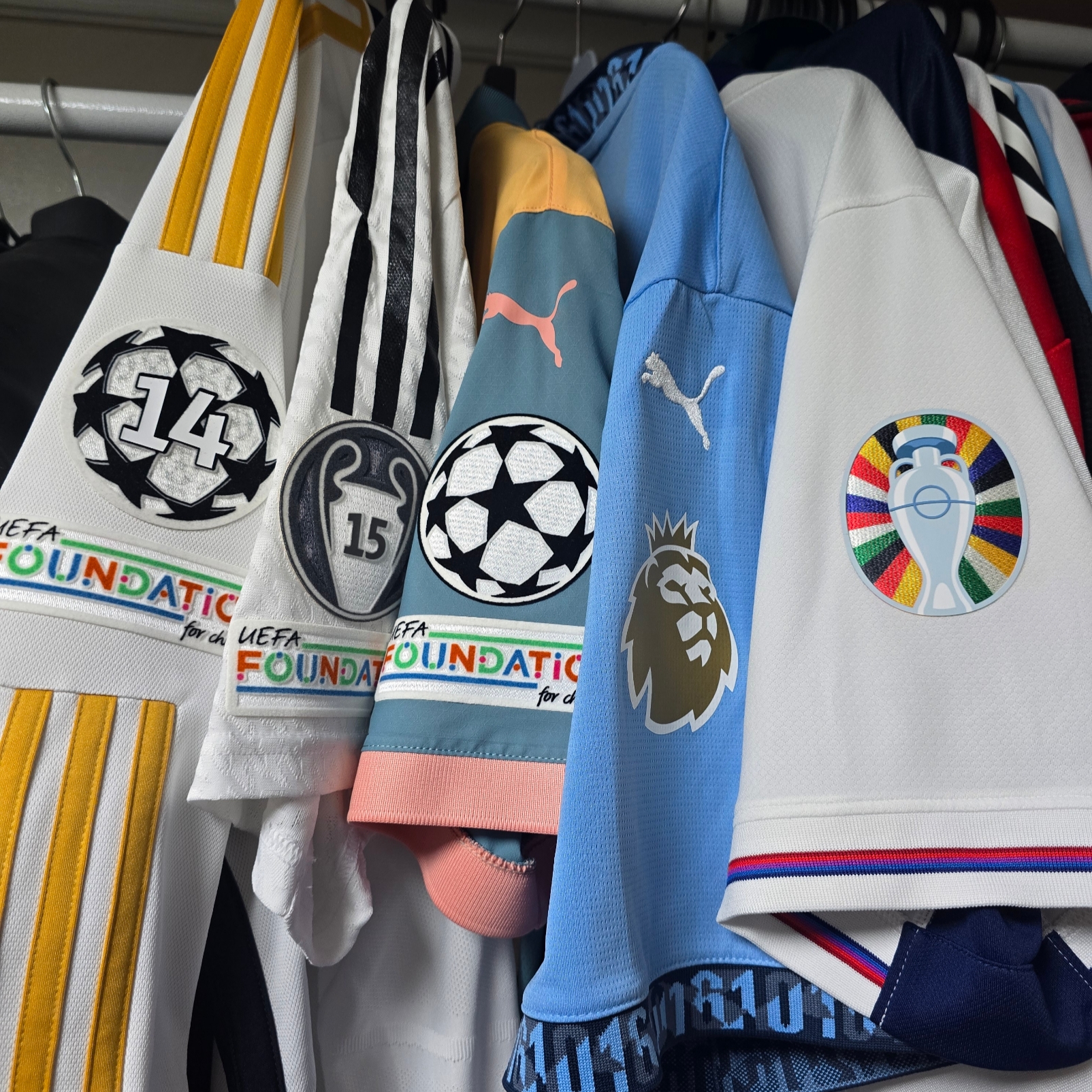 Adidas Real Madrid 2024/25 Home Authentic Jersey White - KR Sizing (Non Marking Ver.), Adidas Real Madrid 2023/24 Home Long Sleeve Jersey White - US Sizing (Non Marking Ver.) 착용 스타일 - 1
