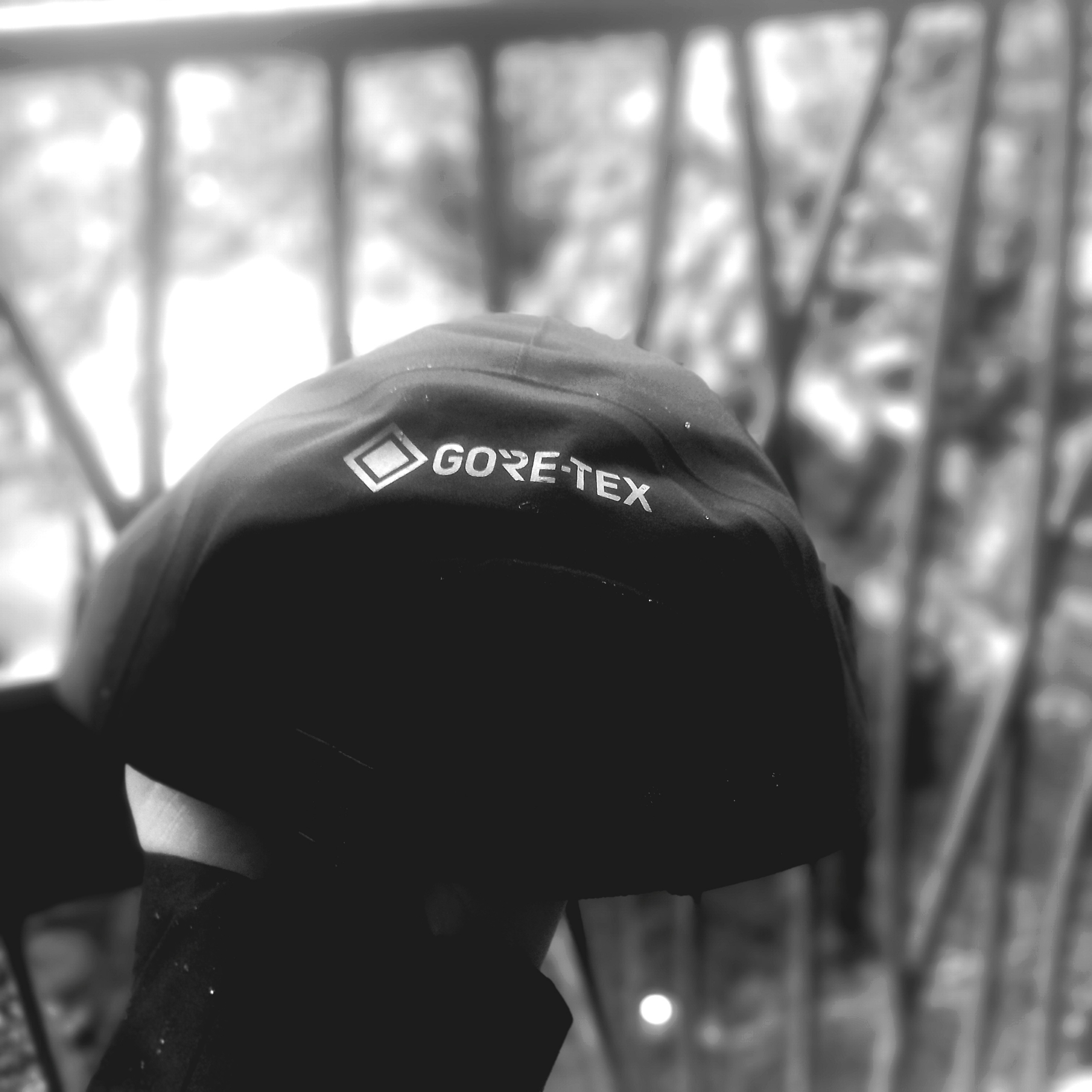 Arc'teryx Solano Insulated Hoody Black Graphite, Arc'teryx Gore 5 Panel Cap Black 착용 스타일 - 3