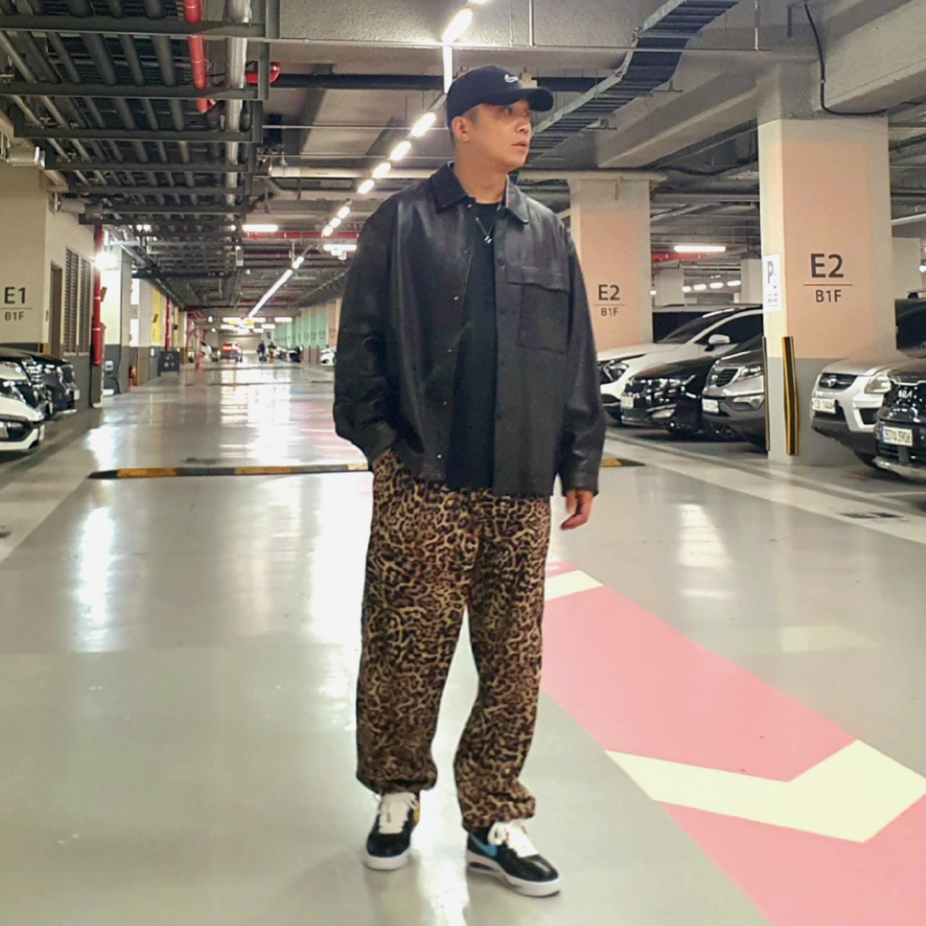 Nike x Peaceminusone Air Force 1 Low Para-Noise 3.0 Black and Multicolor, Casio G-Shock GM-2100-1A 착용 스타일 - 1