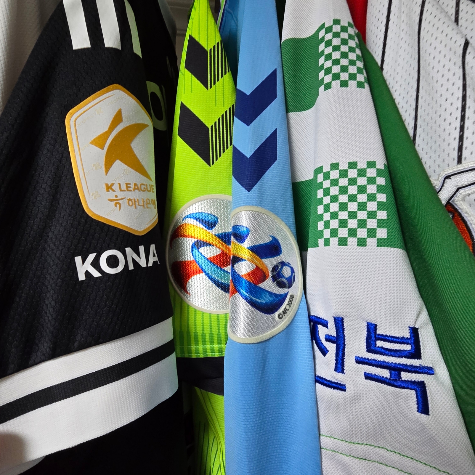 Adidas Real Madrid 2024/25 Home Authentic Jersey White - KR Sizing (Non Marking Ver.), Adidas Real Madrid 2023/24 Home Long Sleeve Jersey White - US Sizing (Non Marking Ver.) 착용 스타일 - 5