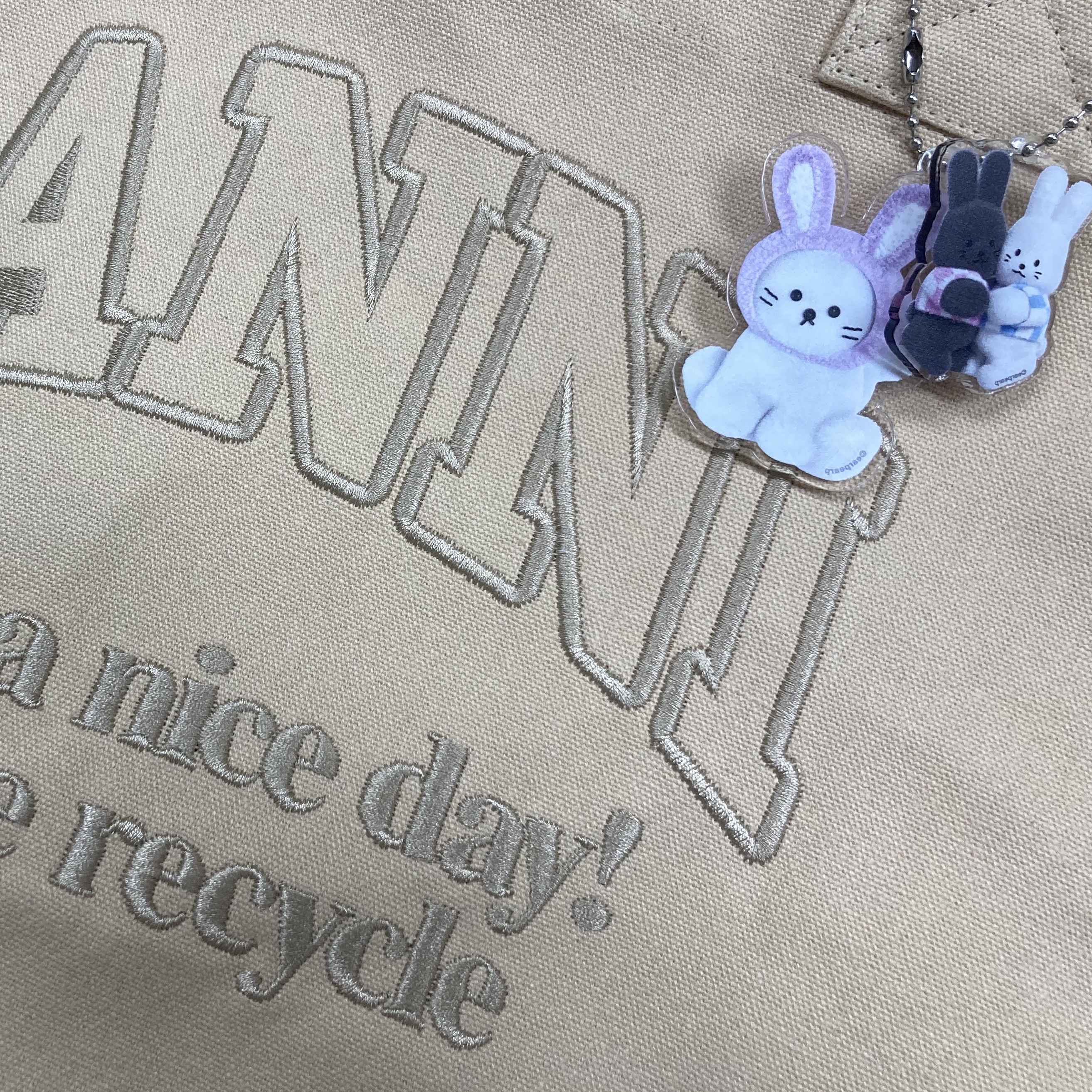 Ganni Cream LargeCanvas Tote Bag Butter Cream 착용 스타일 - 2