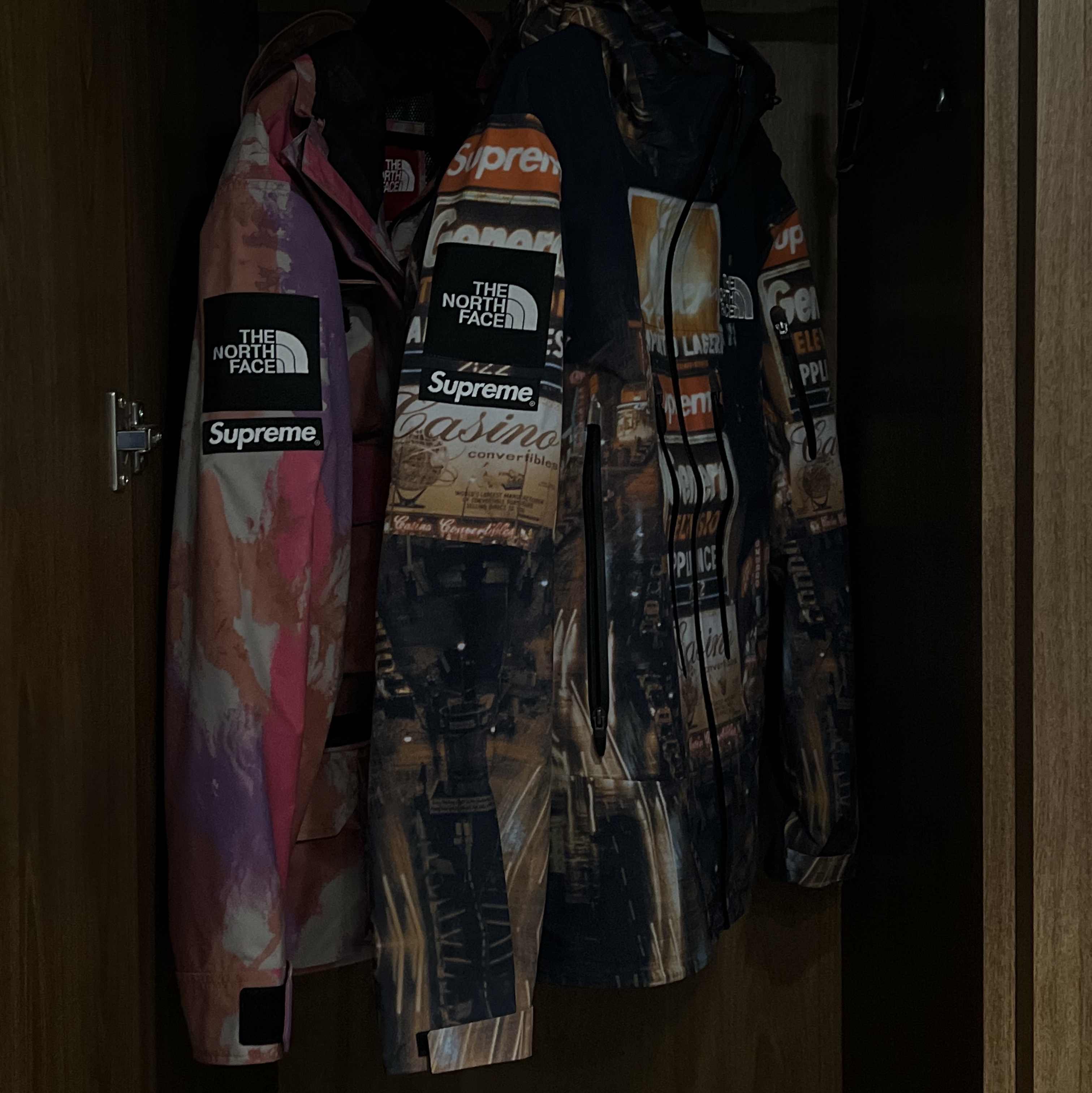 Supreme x The North Face Taped Seam Shell Jacket Times Square - 22FW, Supreme Box Logo T-Shirt Black - 23FW 착용 스타일 - 6