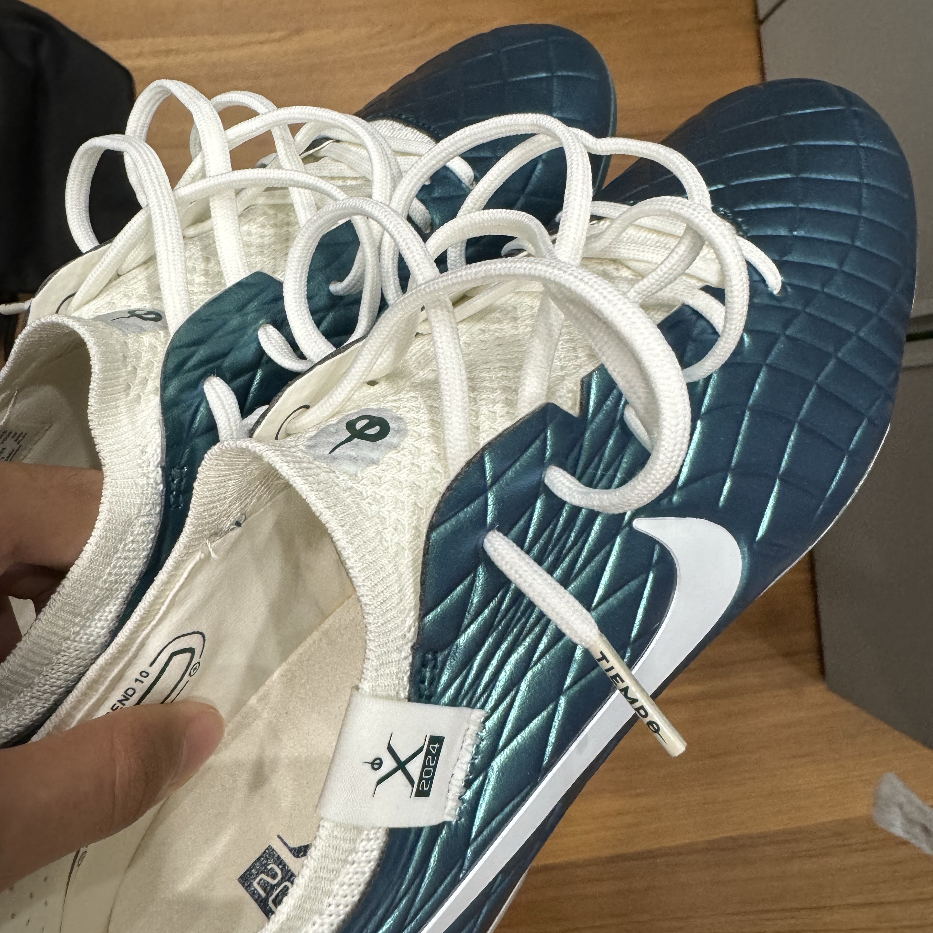 Nike Tiempo Emerald Legend 10 Elite AG Pro Dark Atomic Teal Sail 착용 스타일