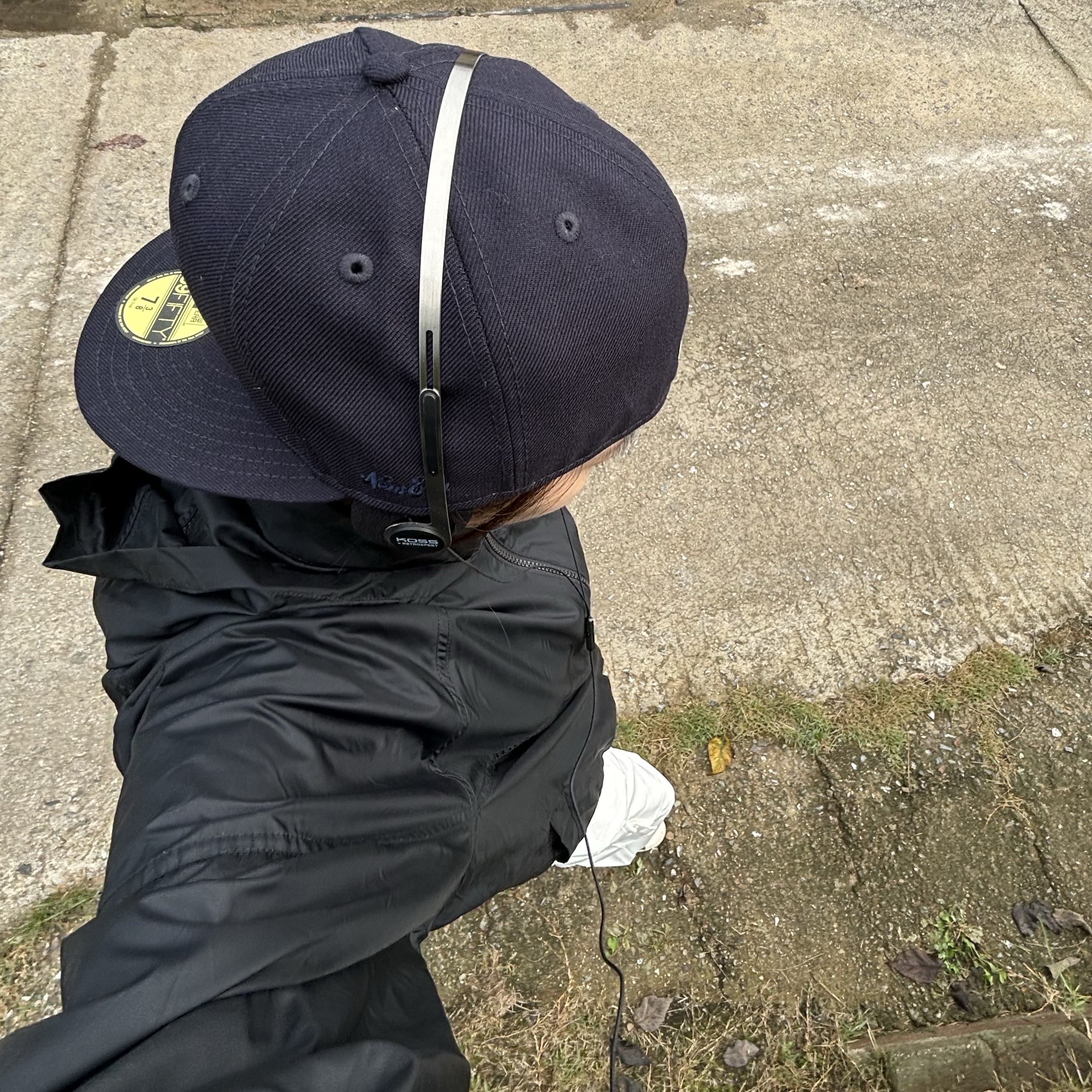 Essentials x New Era Sized Cap Navy 착용 스타일