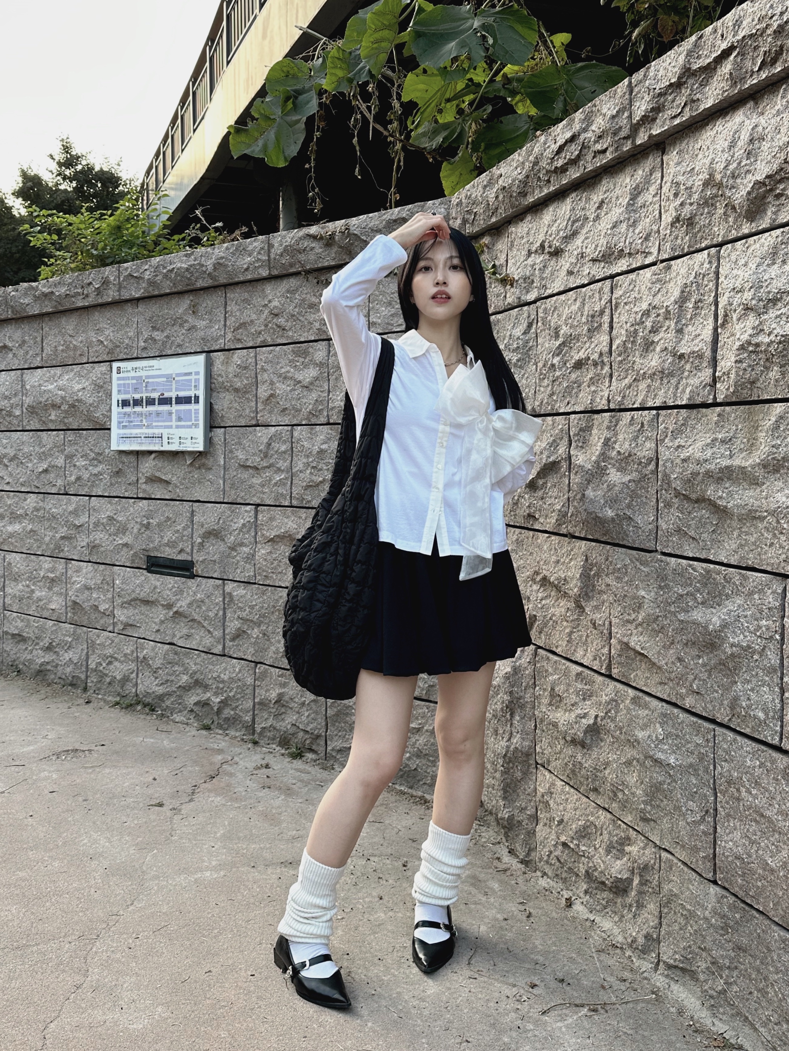 COS Quilted Oversized Shoulder Bag Black, Gucci Trademark Ring With Heart Pendant Silver 착용 스타일 - 2