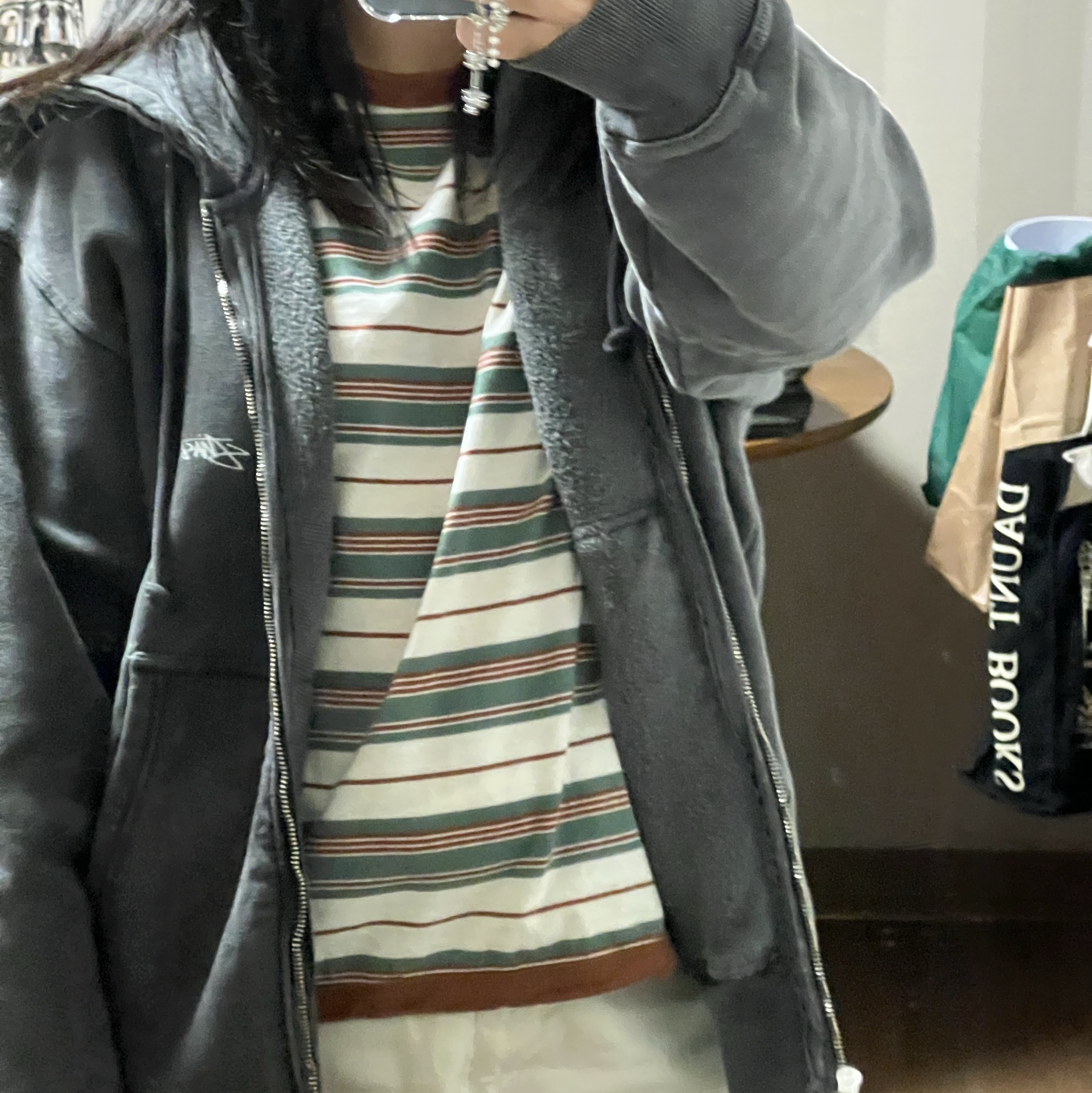 Stussy Pigment Dyed Smooth Stock Zip Hoodie Black 착용 스타일 - 3
