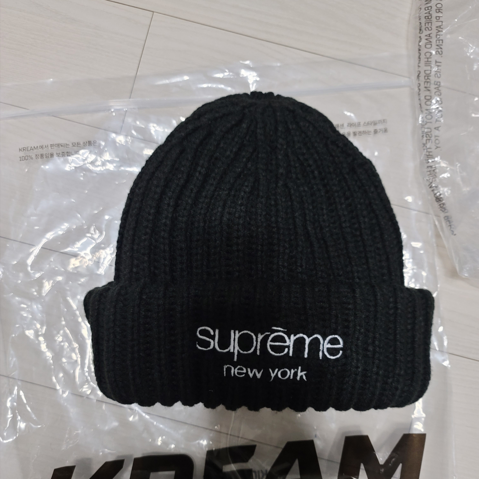 슈프림 클래식 로고 청키 립드 비니 블랙 - 23FW | Supreme | KREAM