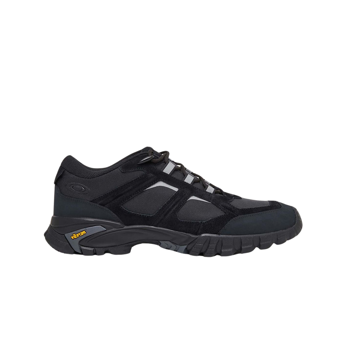 FOF100541-02E Oakley Sierra Terrain Blackout