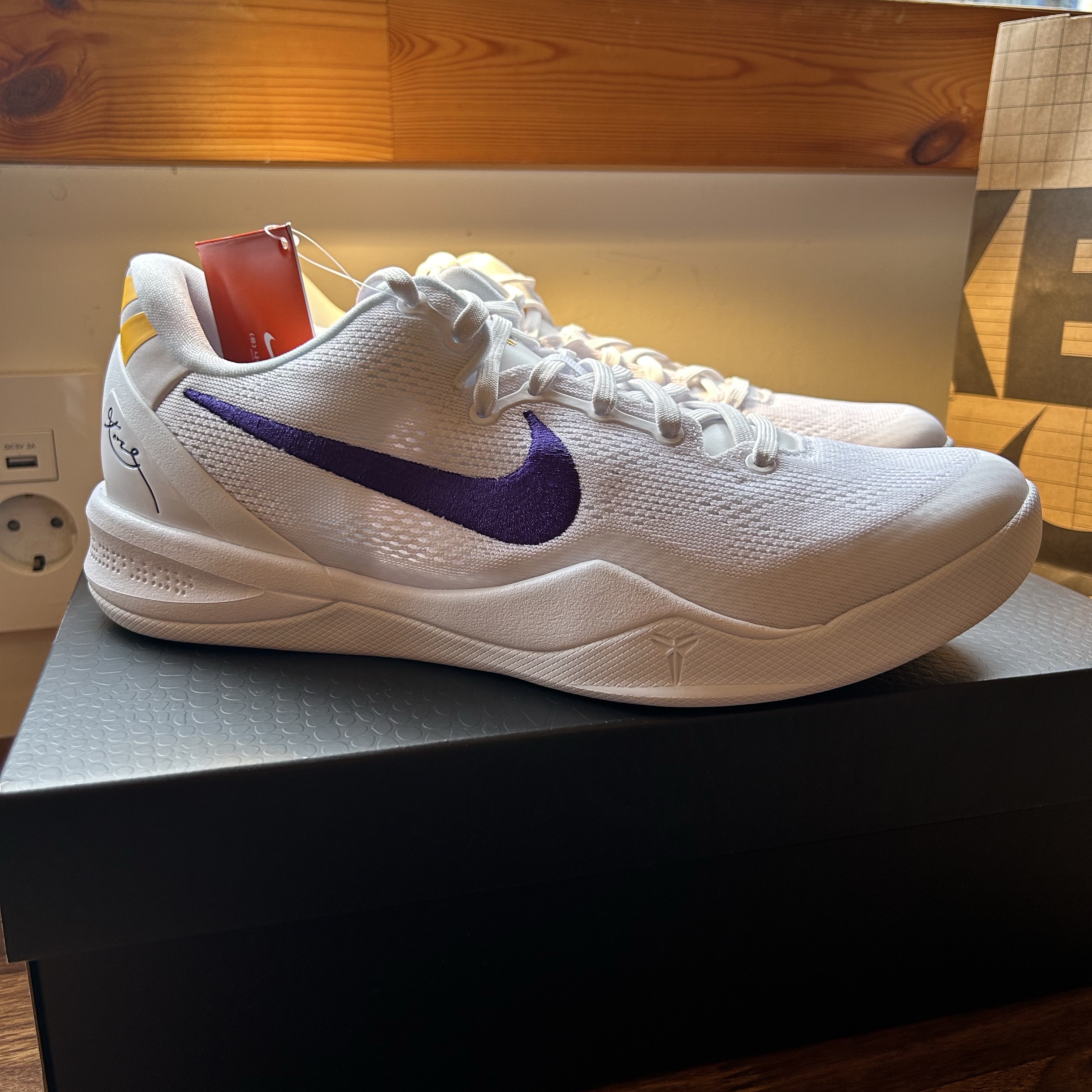 Nike Kobe 8 Protro White and Court Purple 착용 스타일