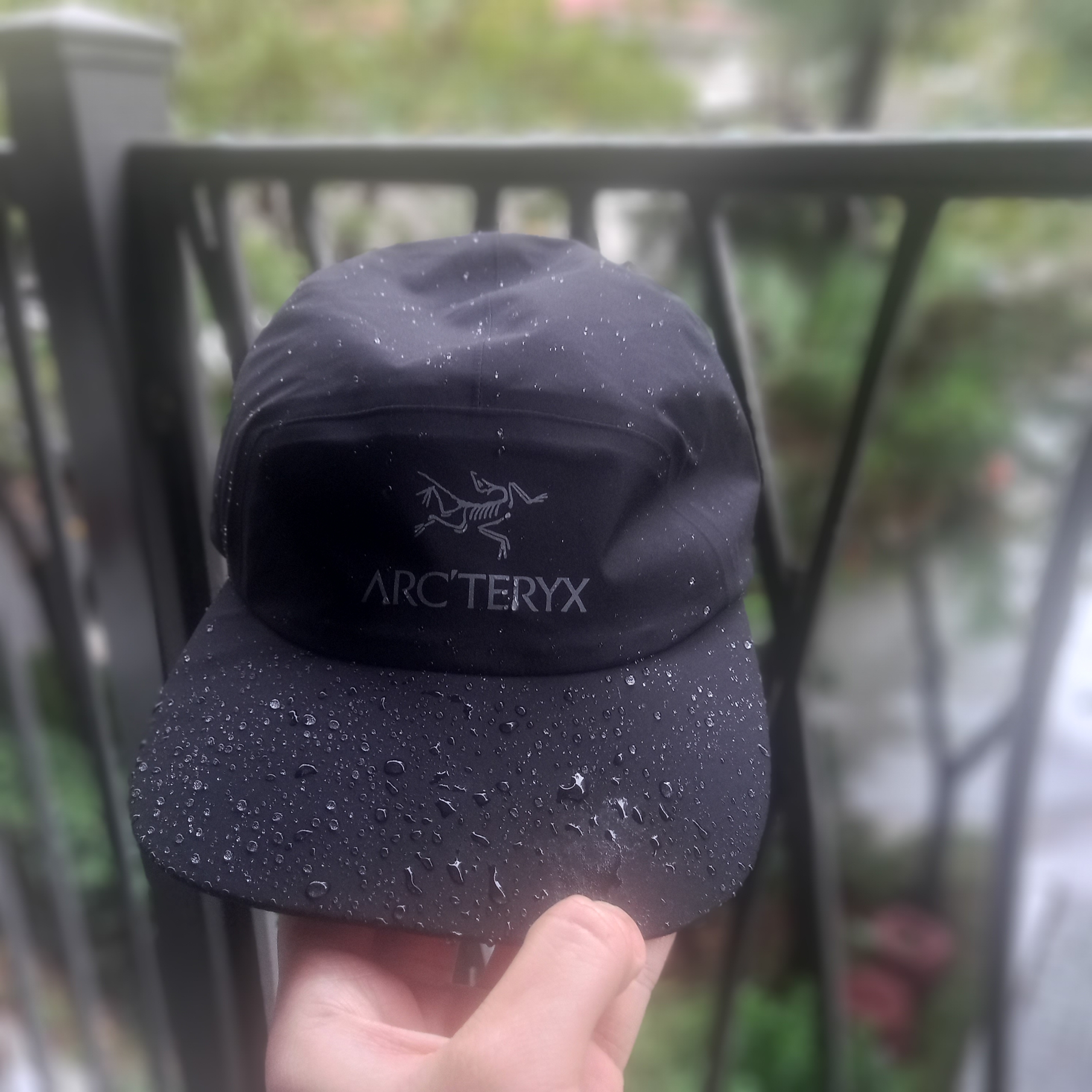 Arc'teryx Gore 5 Panel Cap Black 착용 스타일