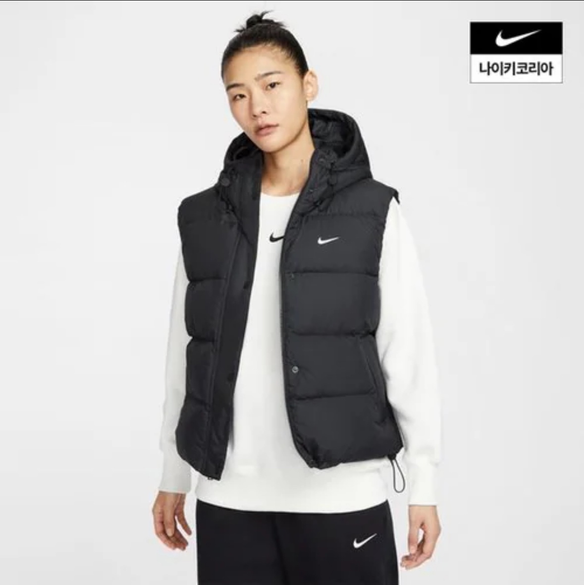 (W) Nike NSW Therma-Fit Metro Loose Down Hooded Vest Black White - Asia 착용 스타일