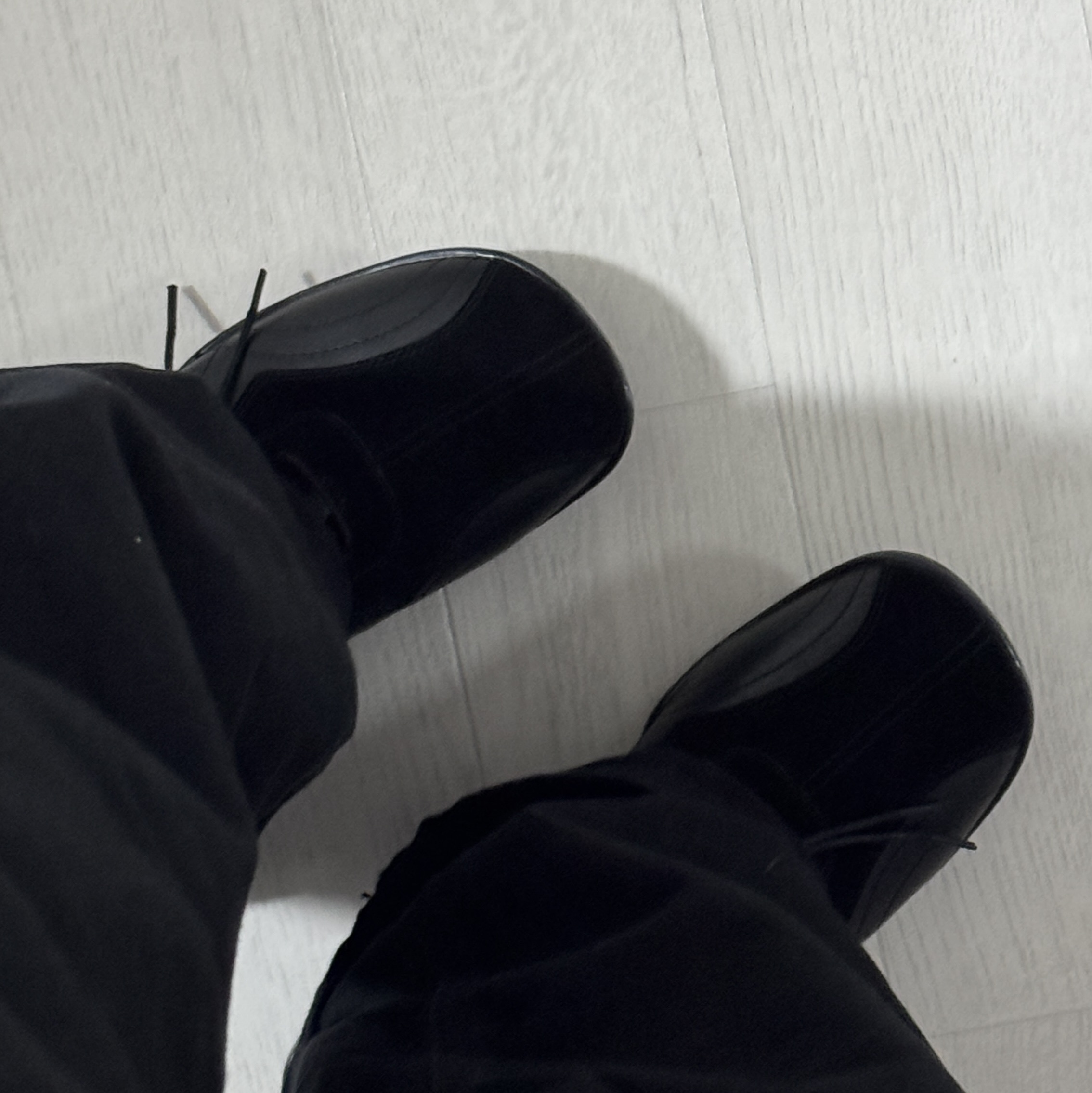 Pemont Square Black 착용 스타일
