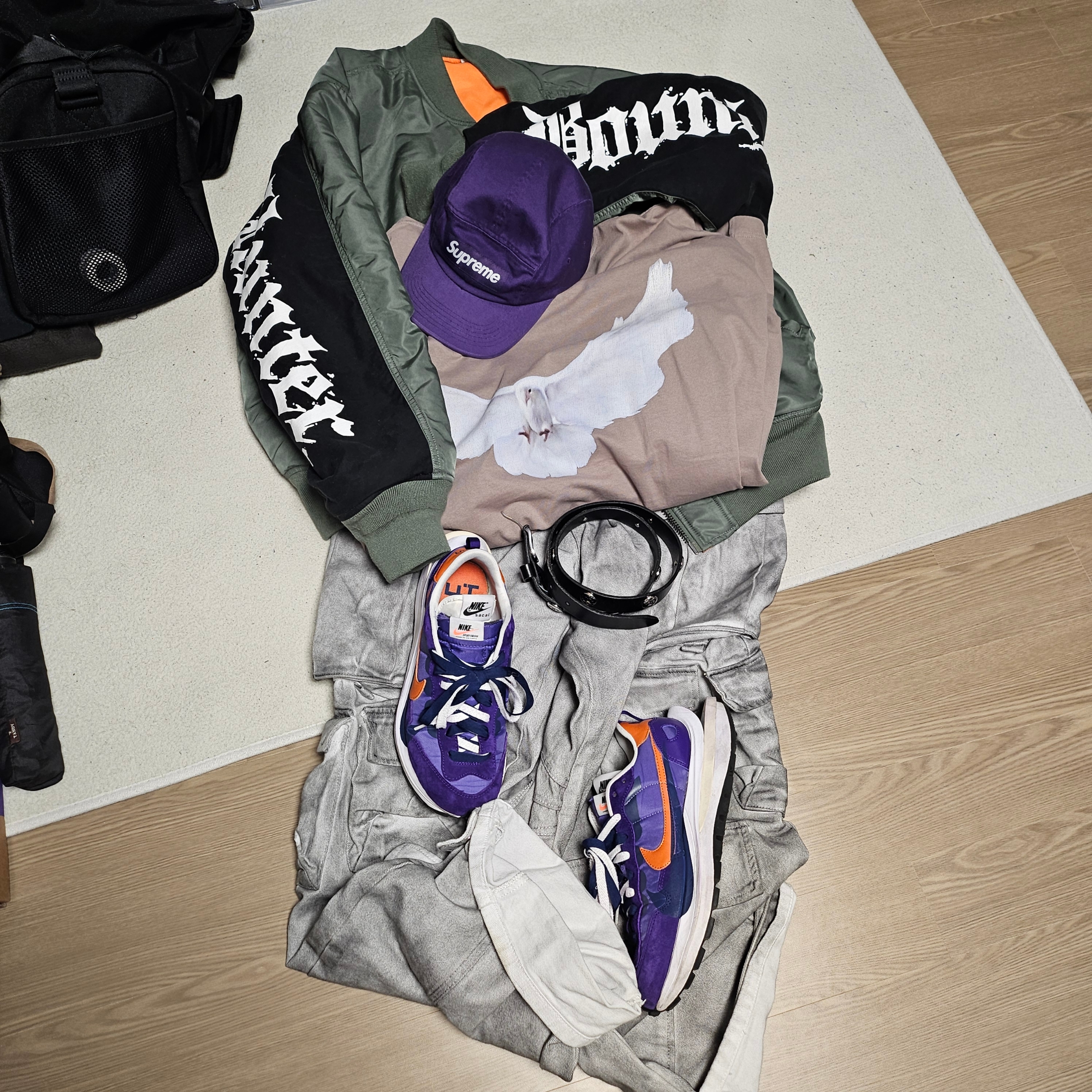 Supreme x Bounty Hunter MA-1 Jacket Olive - 23FW, Supreme Washed Chino Twill Camp Cap Purple - 24SS 착용 스타일 - 1