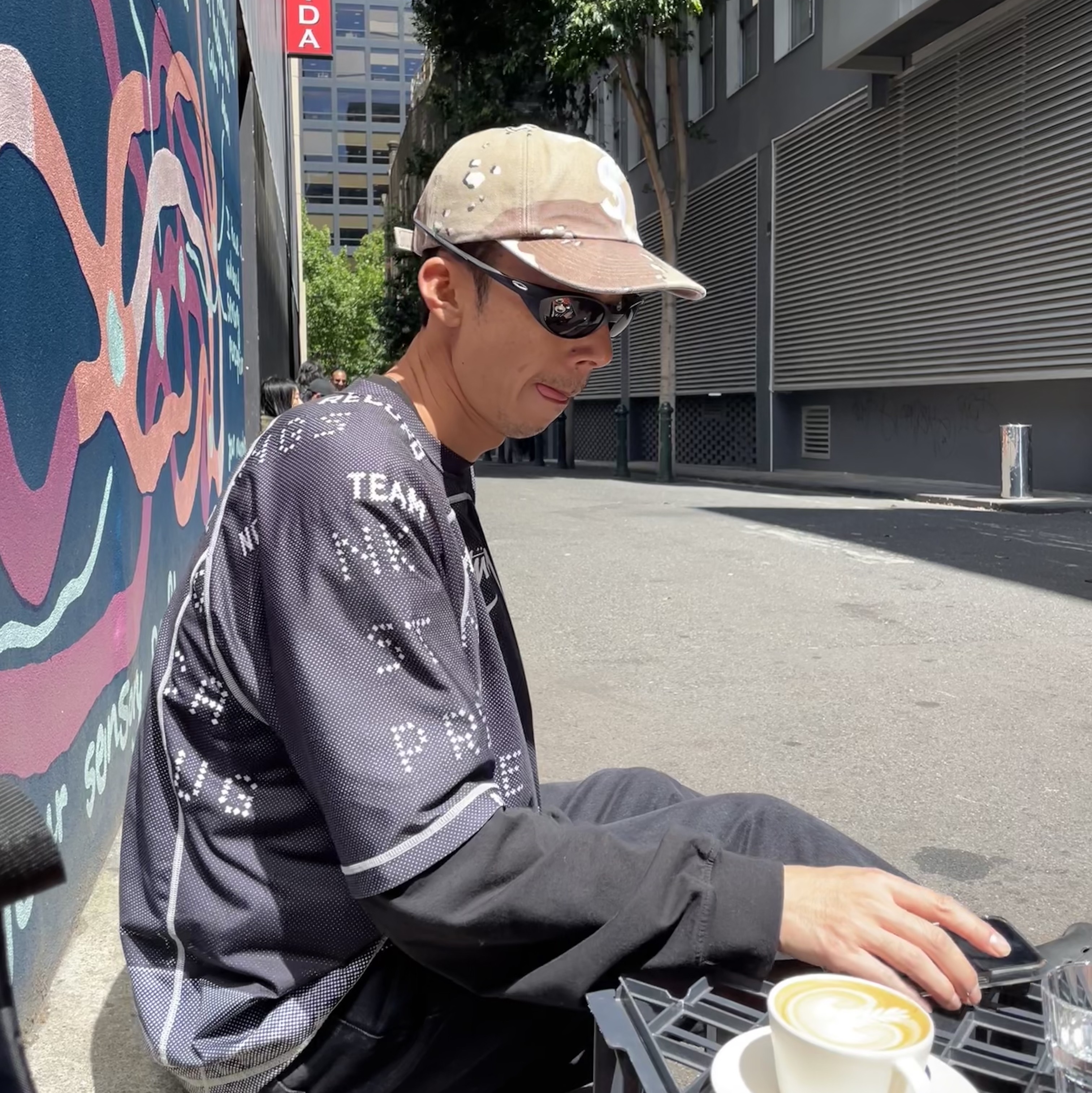 Supreme Pigment S Logo 6-Panel Chocolate Chip Camo - 24FW, Supreme Regular Jean Black - 24FW 착용 스타일 - 2