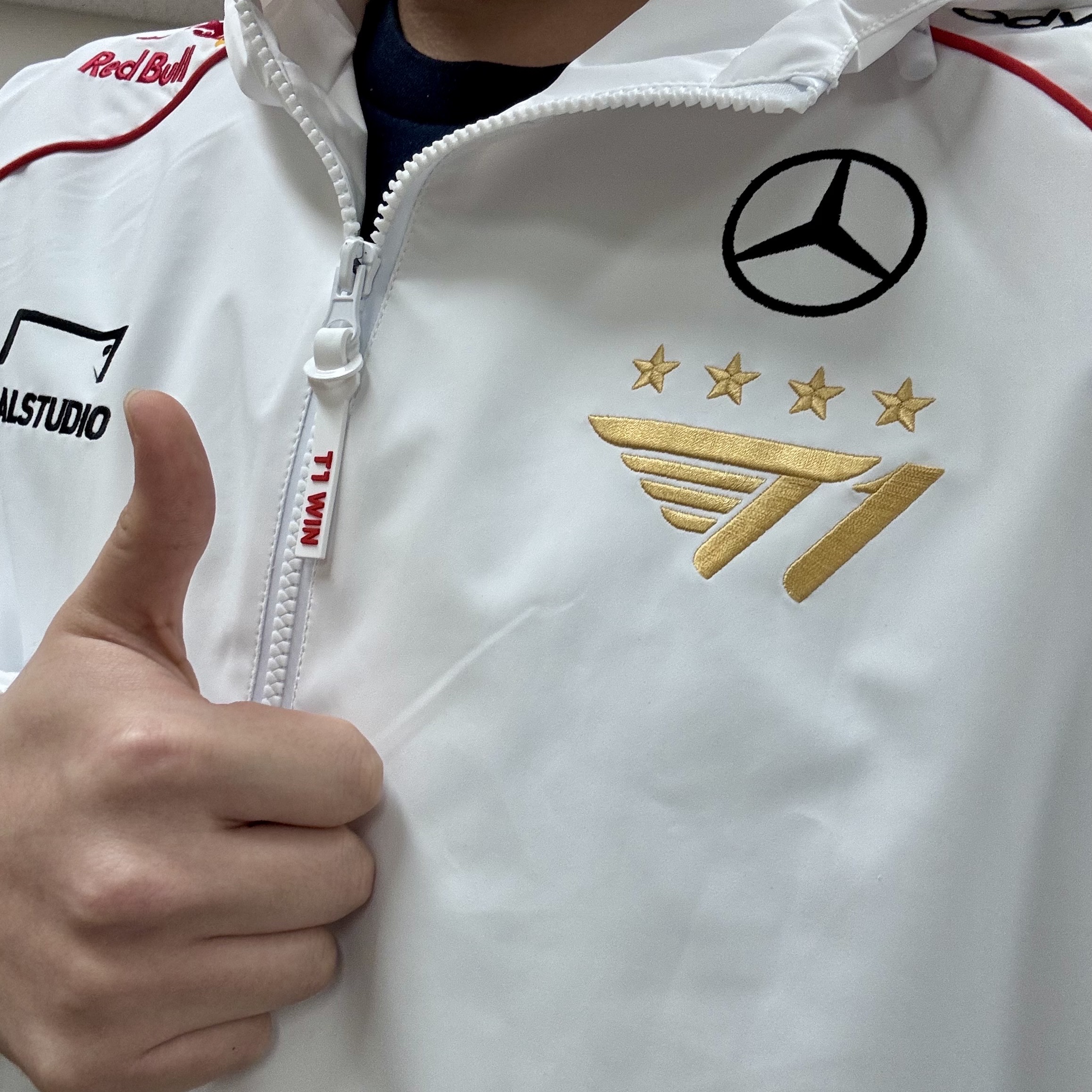 T1 2024 Uniform Worlds Jacket White (Non Marking Ver.) 착용 스타일