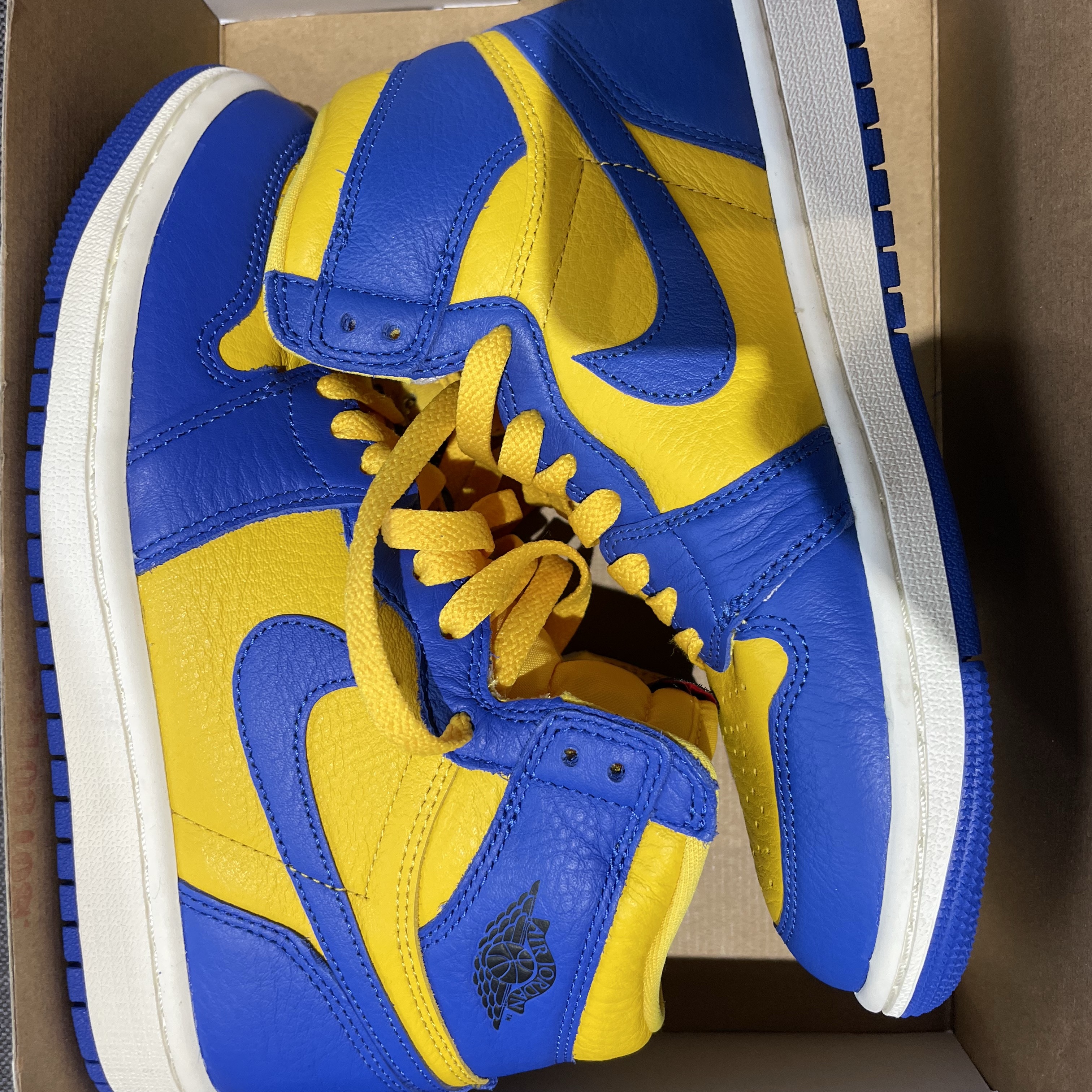 (W) Jordan 1 Retro High OG Game Royal and Varsity Maize 착용 스타일
