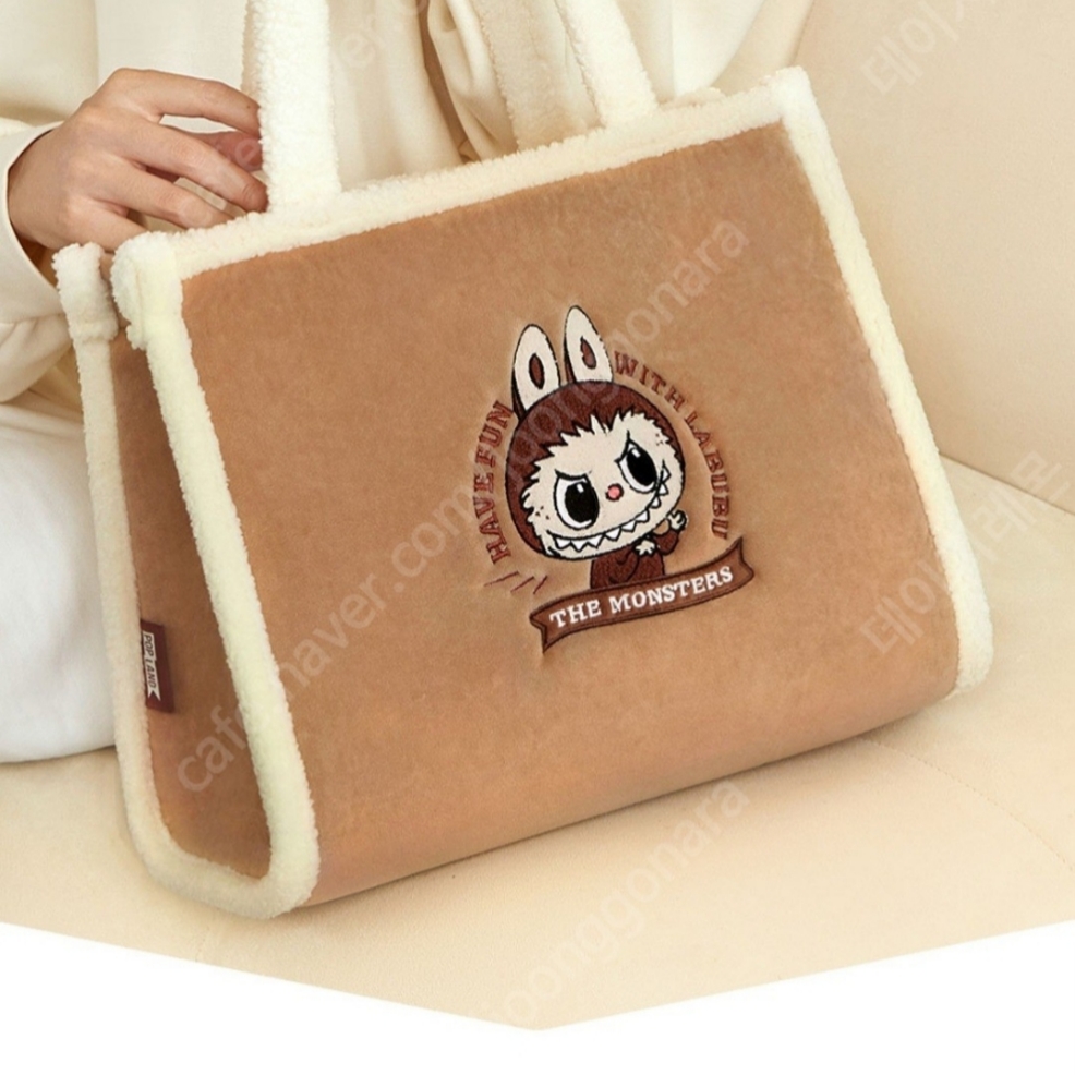 Pop Mart Labubu Classic Bag Series Plush Tote Bag Brown 착용 스타일