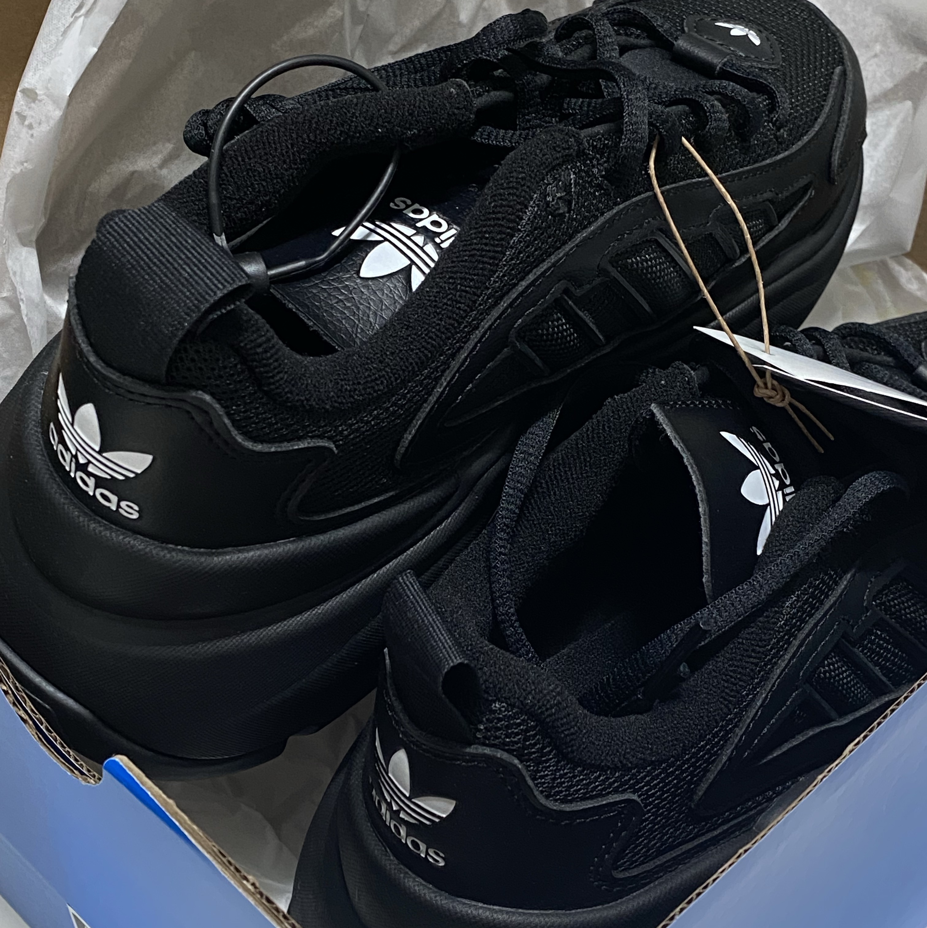 (W) Adidas Ozgaia Core Black 착용 스타일 - 3