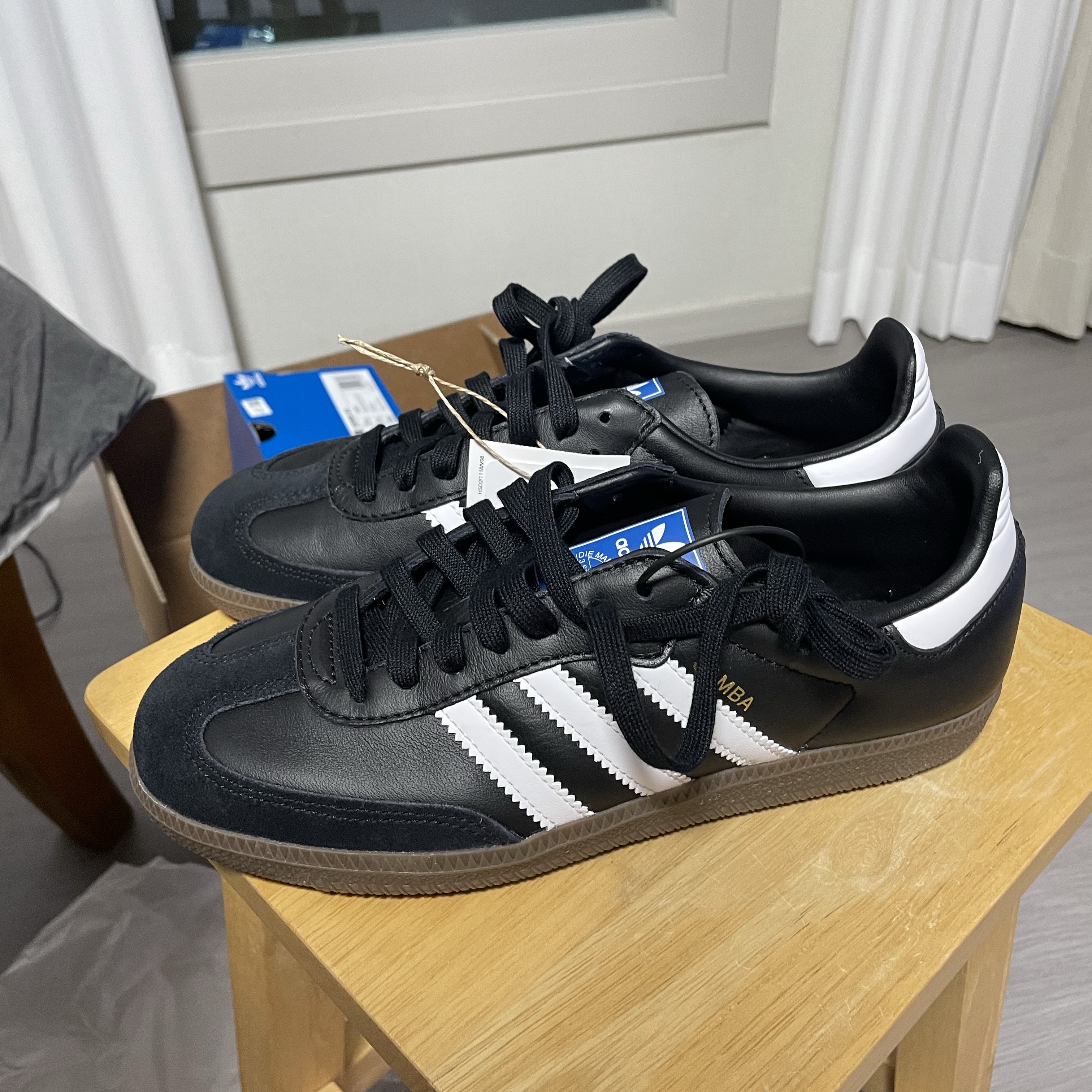 Adidas Samba OG Black White Gum 착용 스타일 - 1