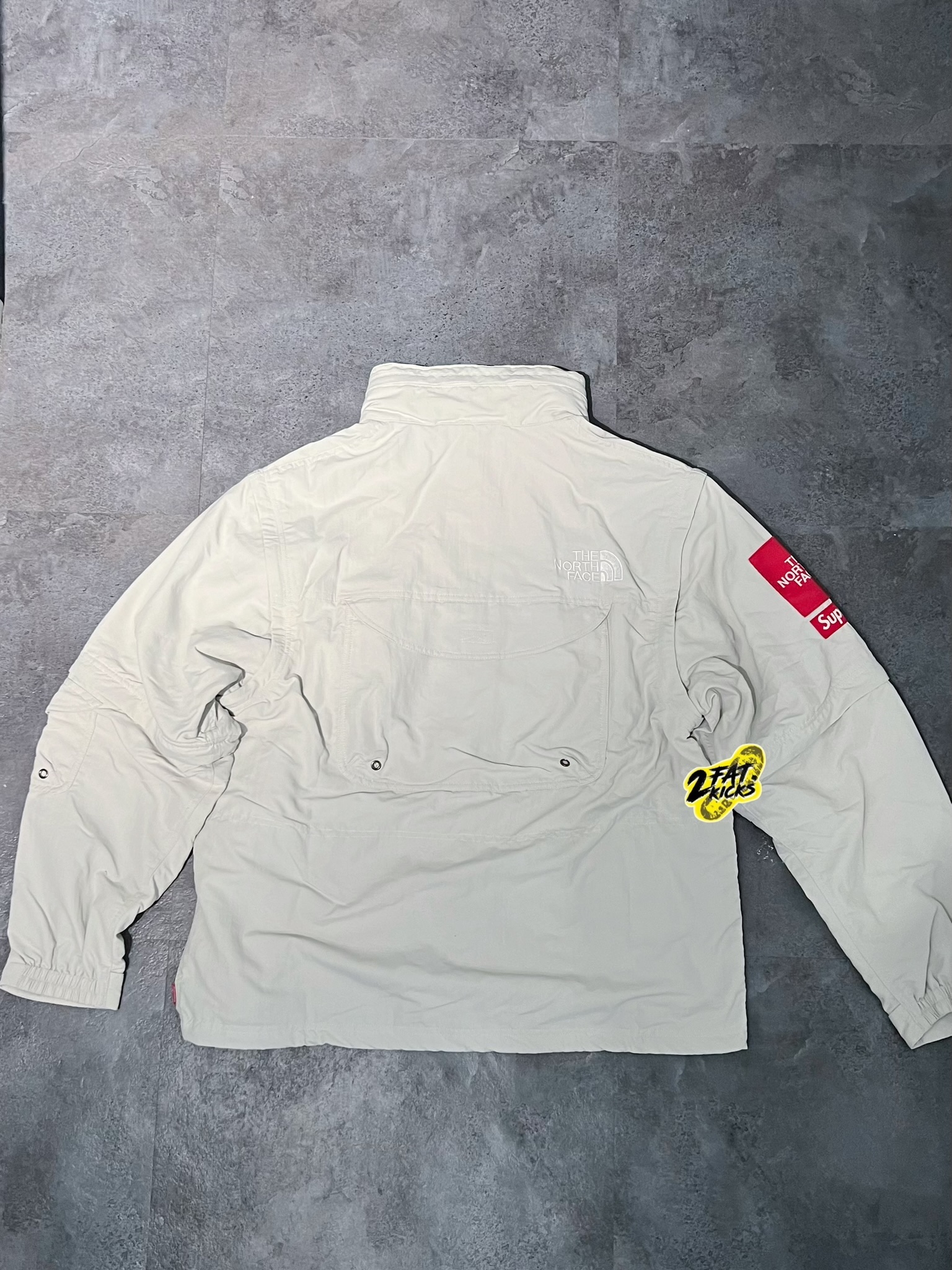 Supreme x The North Face Trekking Convertible Jacket Stone - 22SS 착용 스타일 - 4