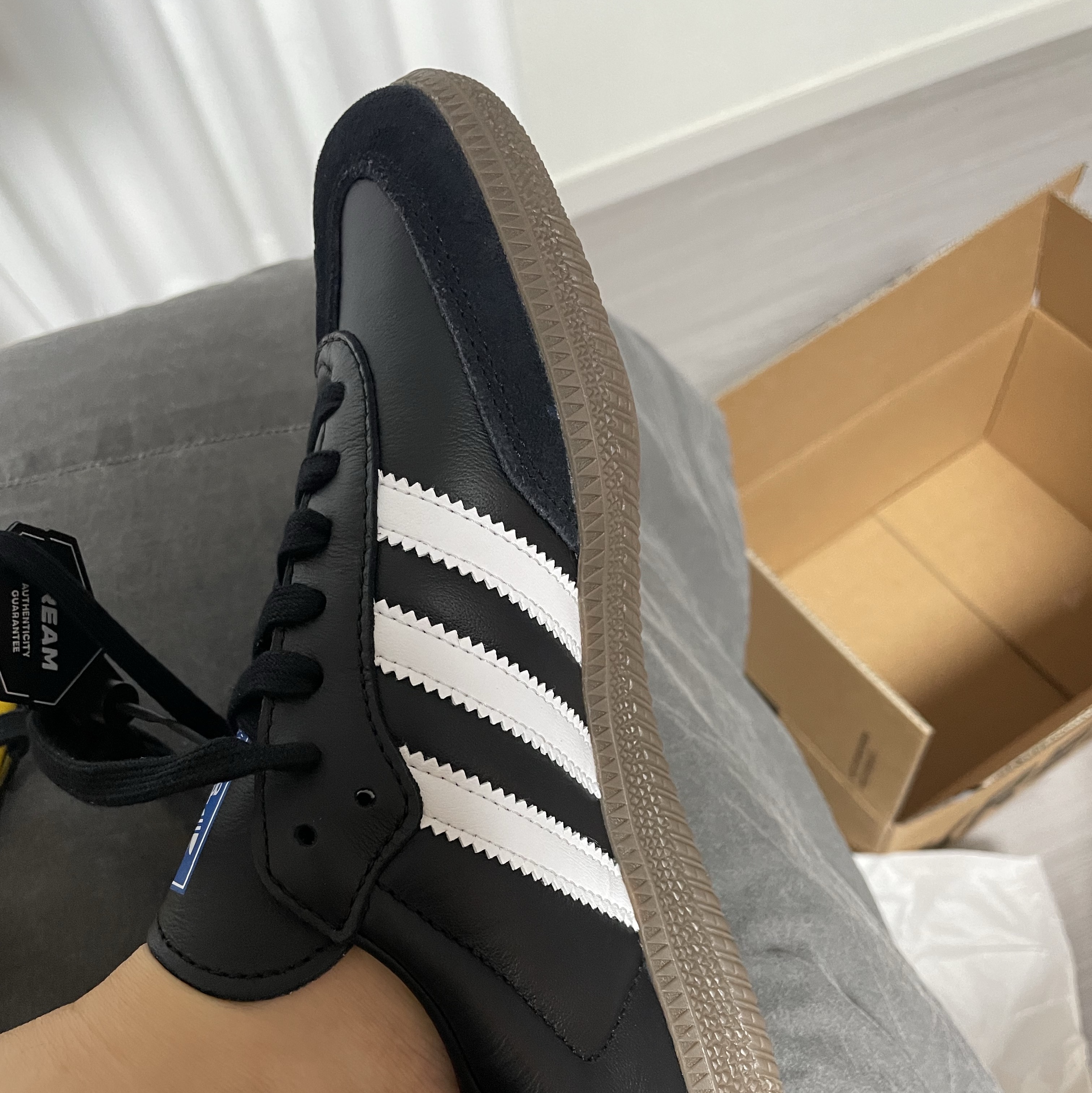 Adidas Samba OG Black White Gum 착용 스타일 - 3