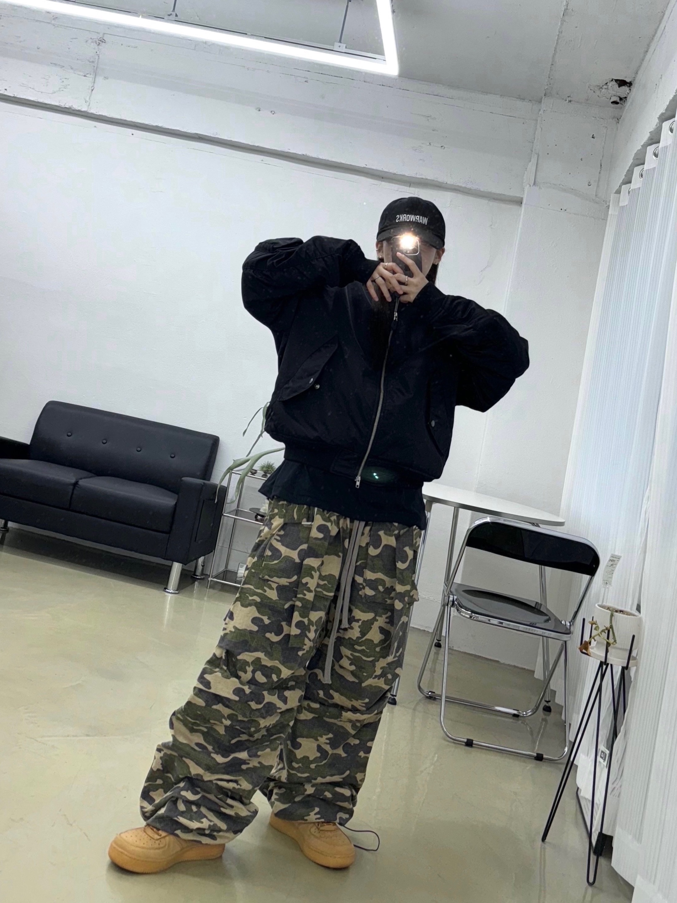 Wapworks Wide Safety Cargo Pants Camo, Nike Air Force 1 '07 WB Flax 착용 스타일 - 5
