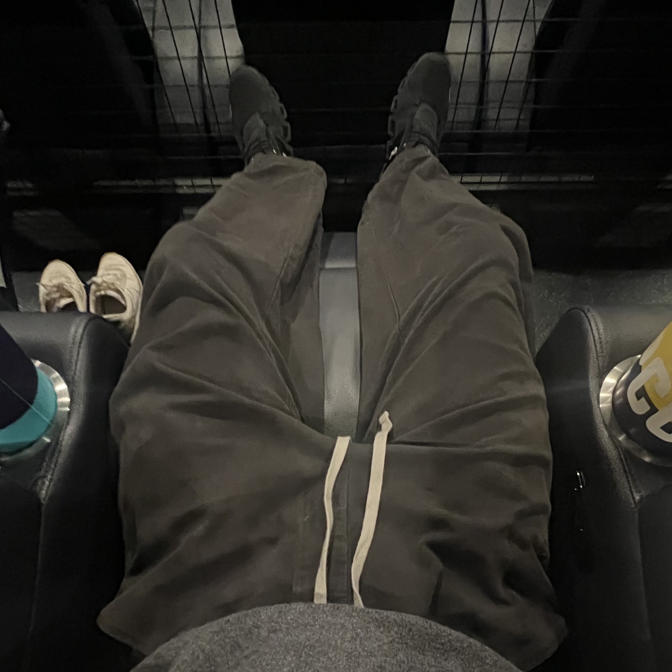 On Running Cloud 5 All Black, Polyteru Human Index Human Pajama Pants Deep Charcoal 착용 스타일 - 2